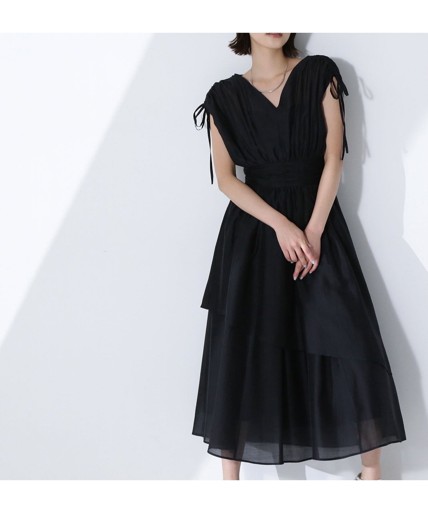 【ナチュラル ビューティー ベーシック/NATURAL BEAUTY BASIC】のVネックティアードワンピース インテリア・キッズ・メンズ・レディースファッション・服の通販 founy(ファニー) 　ファッション　Fashion　レディースファッション　Fashion for Women　ワンピース　Dresses　アシンメトリー　Asymmetrical Style　ギャザー　Gathered, Ruffled　シアー　Sheer, See-Through　ティアードワンピース　Tiered Dress, Flared Dress　ドローストリング　Drawstring, Pull Cord　フェミニン　Feminine, Girly　リボン　Ribbon, Bow　クロ|ID: prp329100004593780 ipo3291000000033173192