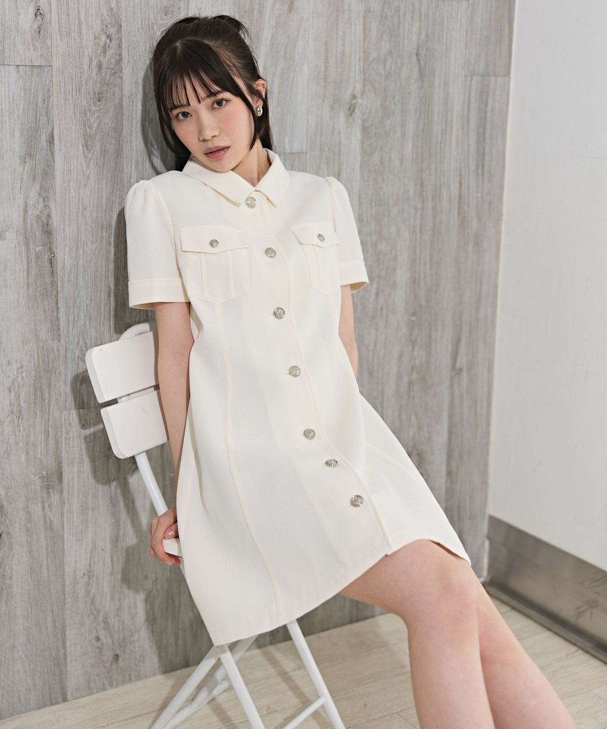 【レディアゼル/REDYAZEL】のエンブレムボタンシャツワンピース インテリア・キッズ・メンズ・レディースファッション・服の通販 founy(ファニー) 　ファッション　Fashion　レディースファッション　Ladies' Fashion Online　ワンピース　Dress　シャツワンピース　Shirt Dresses　おすすめ　Recommend　ガーリー　Girly　クラシカル　Classical　コンパクト　Compact　トレンド　Trend　フロント　Front　ポケット　Pocket　ワッフル　Waffle　人気　Popularity　夏　Summer　ライトベージュ|ID: prp329100004593814 ipo3291000000032624418