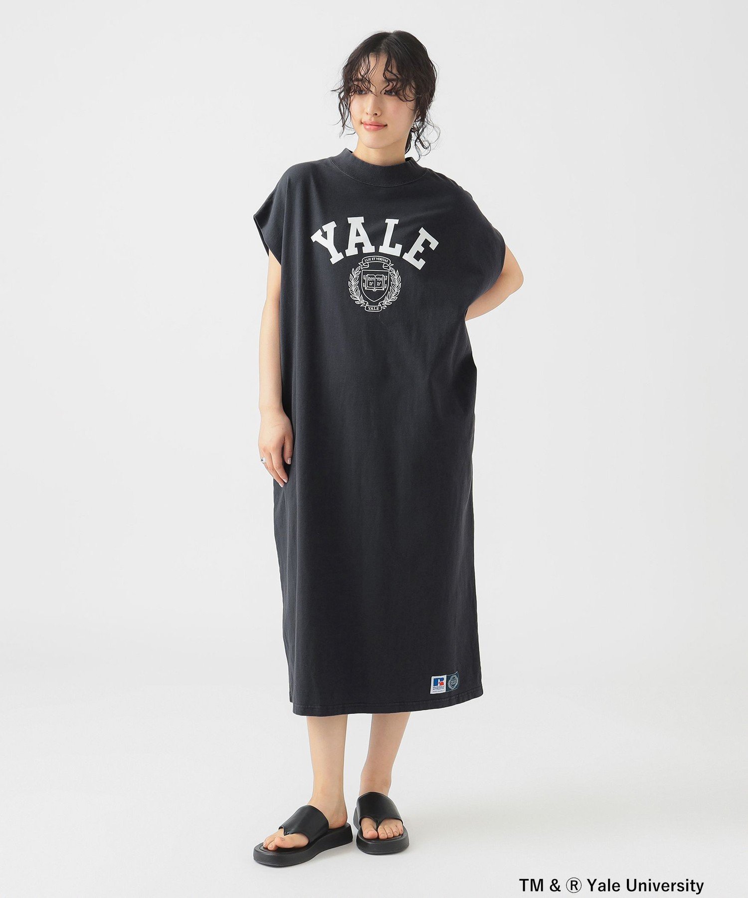 【ビーミングライフストアバイビームス/B:MING LIFE STORE by BEAMS】のRUSSELL ATHLETIC / スリーブレス ワンピース(S~M) 25SS ウォッシャブル リラックス 体型カバー インテリア・キッズ・メンズ・レディースファッション・服の通販 founy(ファニー) 　ファッション　Fashion　レディースファッション　Fashion for Women　ワンピース　Dresses　2025年　2025　2025春夏・S/S　Spring/Summer 2025 SS25　ウォッシャブル　Machine Washable　スタンド　Stand Collar, Upright Stand　スリット　Slit, Slit Detail　スリーブ　Sleeve, Long Sleeve / Short Sleeve　プリント　Print, Printed Pattern　リラックス　Relax, Relaxed Fit　CARBON|ID: prp329100004593896 ipo3291000000033042532