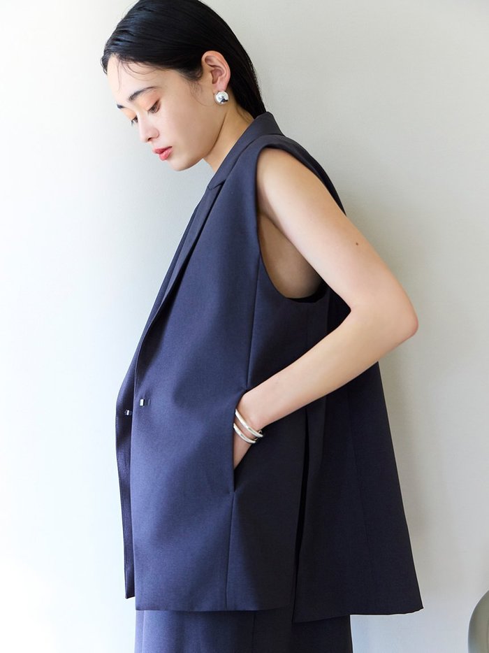 【エミ/emmi】のUVカット テーラーカラーベスト インテリア・キッズ・メンズ・レディースファッション・服の通販 founy(ファニー) https://founy.com/ ファッション Fashion レディースファッション Ladies' Fashion Online アウター Coat Outerwear トップス・カットソー Tops/Tshirt ベスト/ジレ Gilets/Vests ストレッチ Stretch スリット Slit バランス Balance ベスト Vest ポケット Pocket |ID: prp329100004593968 ipo3291000000032627359