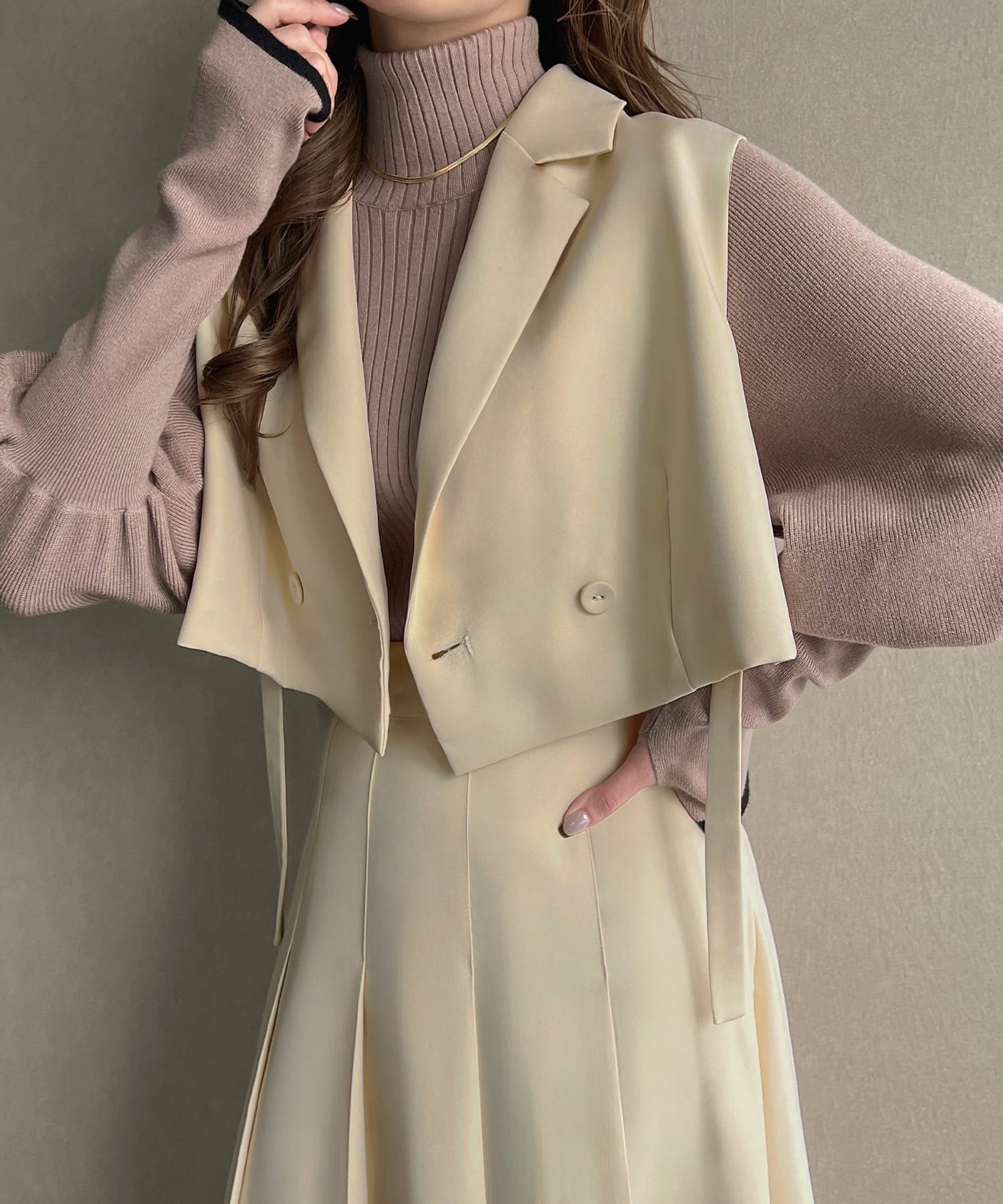【ジュノア/JUNOAH】のショートベスト+スカートセットアップ インテリア・キッズ・メンズ・レディースファッション・服の通販 founy(ファニー) 　ファッション　Fashion　レディースファッション　Ladies' Fashion Online　アウター　Coat Outerwear　セットアップ　Setup　スカート　Skirt　ショート　Short　セットアップ　Set Up　ベスト　Vest　アイボリー|ID: prp329100004594397 ipo3291000000032637300