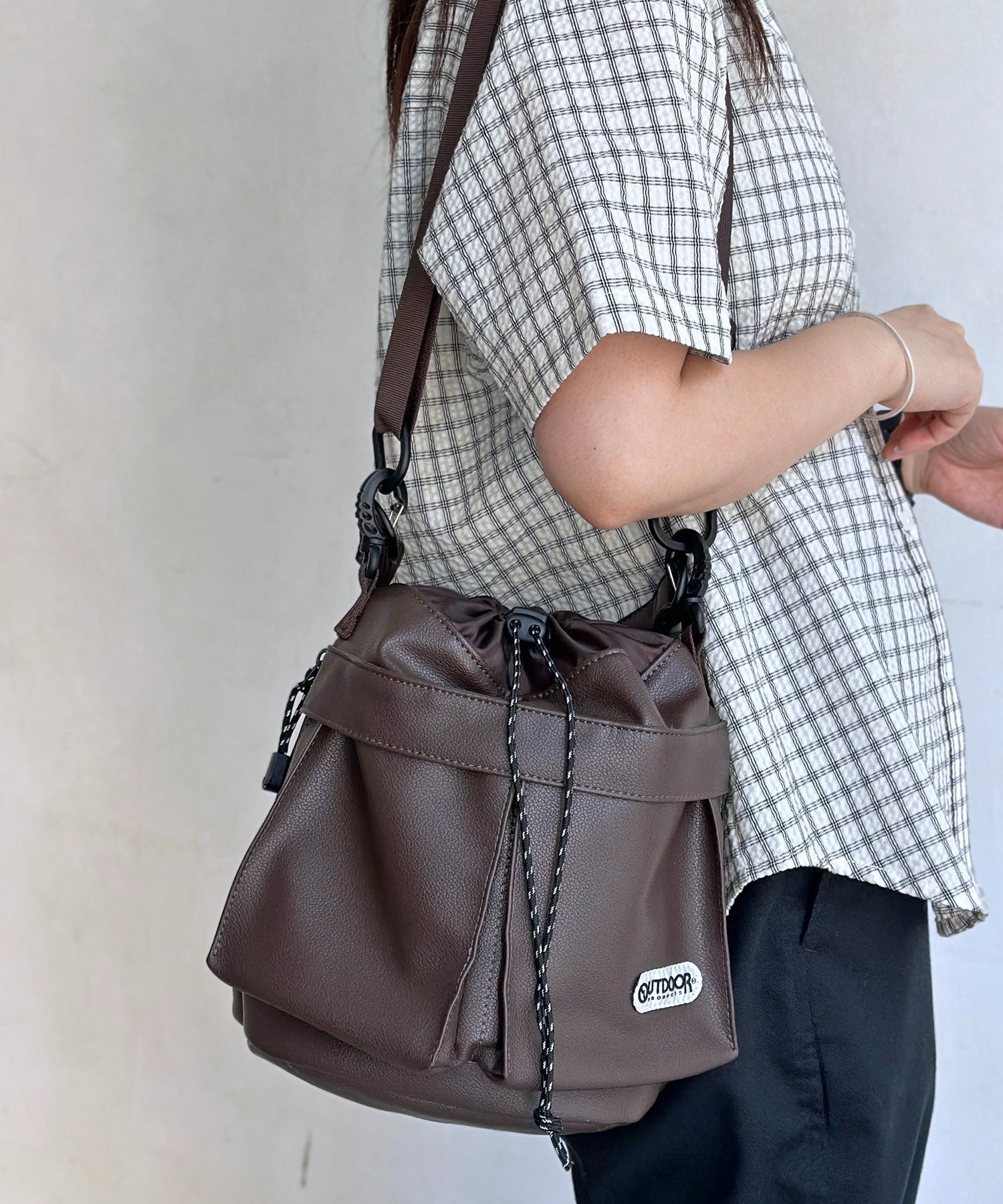 【シーピーシーエム/CPCM】の【OUTDOOR PRODUCTS】巾着ショルダー インテリア・キッズ・メンズ・レディースファッション・服の通販 founy(ファニー) 　ファッション　Fashion　レディースファッション　Ladies' Fashion Online　アウトドア　Outdoor　アンダー　Under　クッション　Cushion　シューズ　Shoes　ショルダー　Shoulder　ステーショナリー　Stationery　スマート　Smart　ポケット　Pocket　ミリタリー　Military　巾着　Purse　時計　Clock　ブラウンその他1|ID: prp329100004594531 ipo3291000000032639562