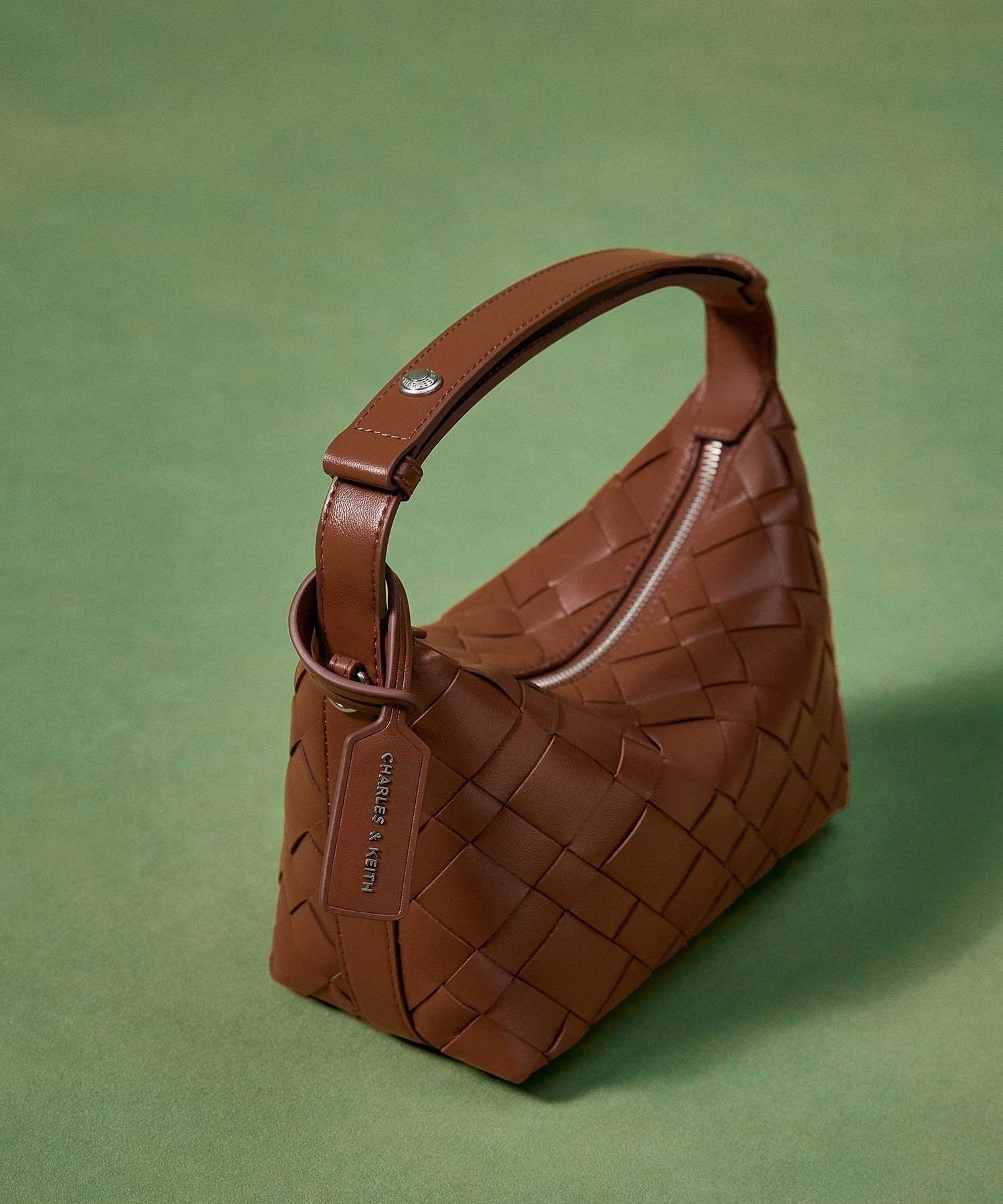 【チャールズ アンド キース/CHARLES & KEITH】のIvette イヴェット ウーブンショルダーバッグ インテリア・キッズ・メンズ・レディースファッション・服の通販 founy(ファニー) 　ファッション　Fashion　レディースファッション　Fashion for Women　バッグ　Bags　スマート　Smart, Elegant　エレガント 上品　Elegant　Chocolate|ID: prp329100004594568 ipo3291000000034118287