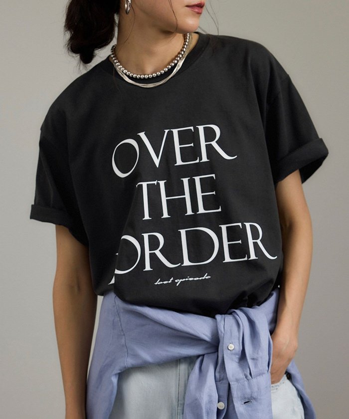 【サロン アダム エ ロペ/SALON adam et rope'】のOVER THE BORDER ロゴプリントTシャツ / レタリングTシャツ インテリア・キッズ・メンズ・レディースファッション・服の通販 founy(ファニー) https://founy.com/ ファッション Fashion レディースファッション Ladies' Fashion Online トップス・カットソー Tops/Tshirt シャツ/ブラウス Shirts/Blouses ロング / Tシャツ T-Shirts グラフィック Graphic シルケット Mercerization ジャケット Jacket プリント Print ボトム Bottom ロング Long 今季 This Season |ID: prp329100004594715 ipo3291000000032642782