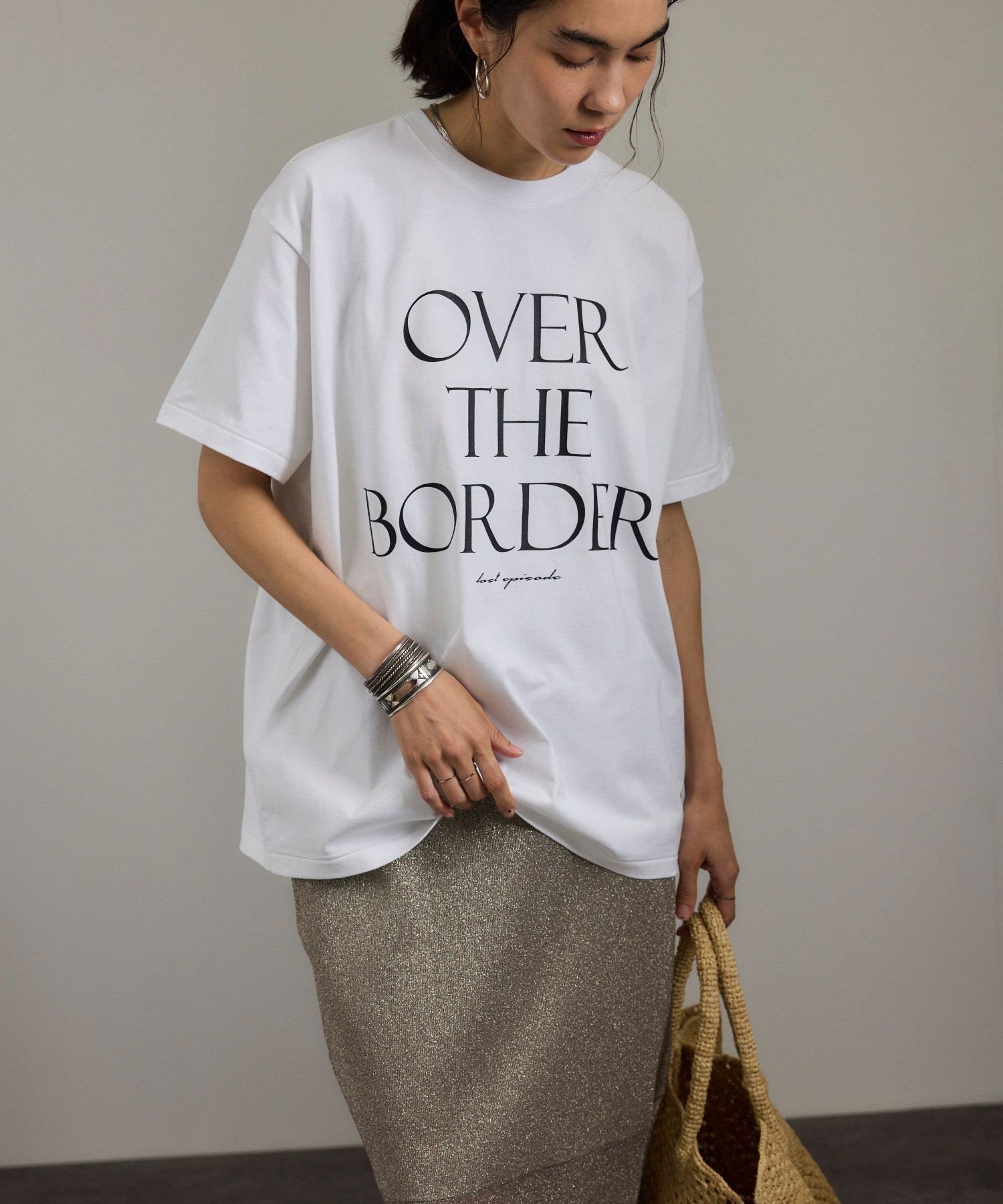 【サロン アダム エ ロペ/SALON adam et rope'】のOVER THE BORDER ロゴプリントTシャツ / レタリングTシャツ インテリア・キッズ・メンズ・レディースファッション・服の通販 founy(ファニー) 　ファッション　Fashion　レディースファッション　Ladies' Fashion Online　トップス・カットソー　Tops/Tshirt　シャツ/ブラウス　Shirts/Blouses　ロング / Tシャツ　T-Shirts　グラフィック　Graphic　シルケット　Mercerization　ジャケット　Jacket　プリント　Print　ボトム　Bottom　ロング　Long　今季　This Season　ホワイト(10)|ID: prp329100004594715 ipo3291000000032642787