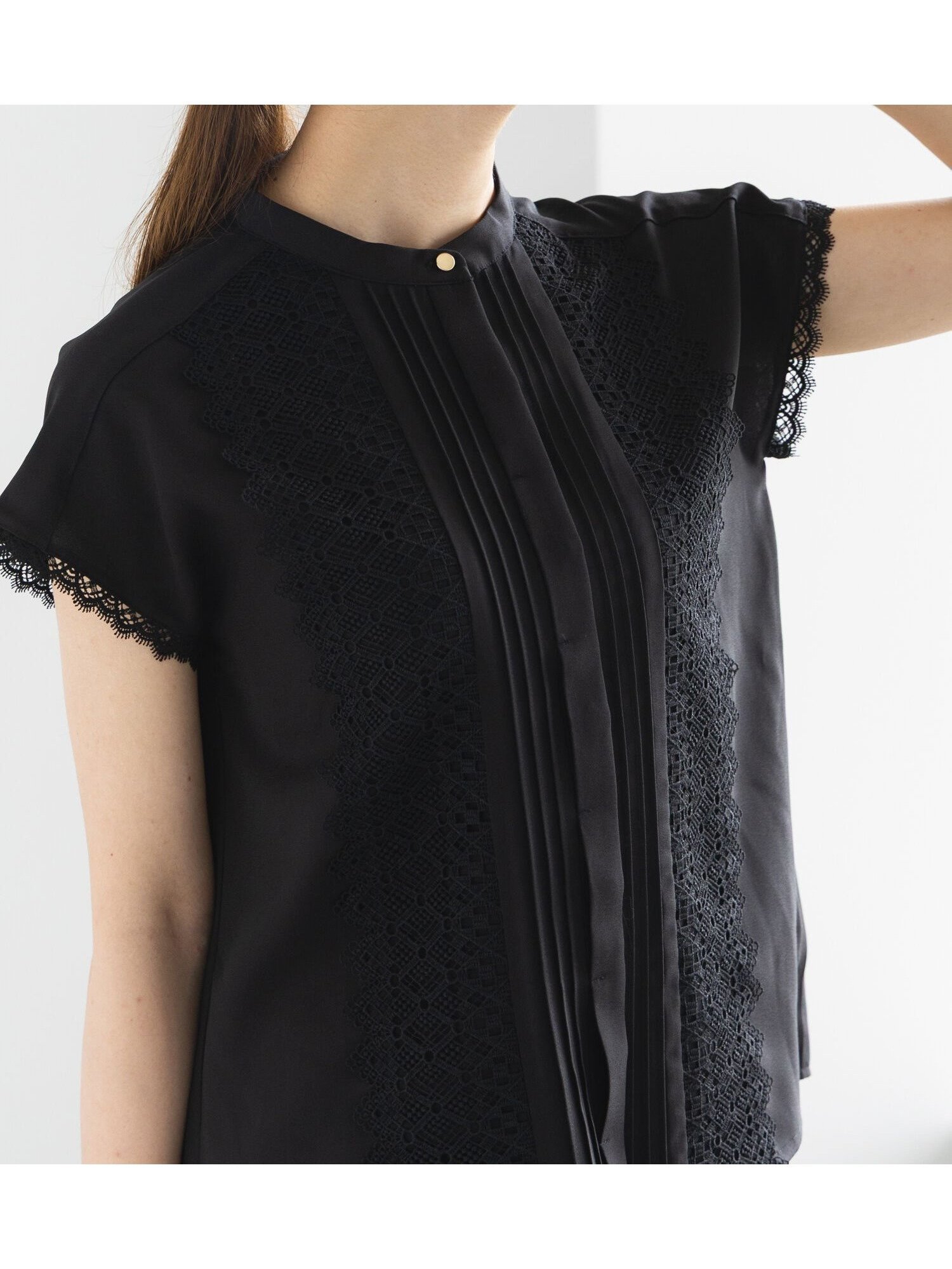 【テチチ/Te chichi】のスカラップレースフレンチスリーブブラウス インテリア・キッズ・メンズ・レディースファッション・服の通販 founy(ファニー) 　ファッション　Fashion　レディースファッション　Fashion for Women　トップス・カットソー　Cut & Sew Tops　シャツ・ブラウス・オフィスカジュアル　Elegant Blouses & Button-Ups　コンパクト　Compact, Small Size　スカラップ　Scallop, Scalloped Edge　スリーブ　Sleeve, Long Sleeve / Short Sleeve　フレンチ　French, French Style　レース　Lace, Lace Fabric　エレガント 上品　Elegant　ビジネス 仕事 通勤　Business / Work / Commuting　ブラック|ID: prp329100004595030 ipo3291000000033014436