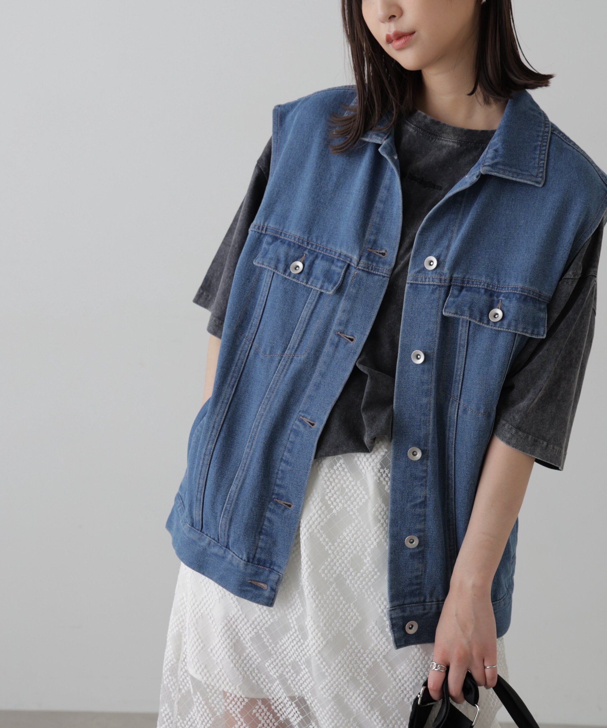 【フリーズマート/FREE'S MART】のミドル丈デニムベスト インテリア・キッズ・メンズ・レディースファッション・服の通販 founy(ファニー) 　ファッション　Fashion　レディースファッション　Ladies' Fashion Online　アウター　Coat Outerwear　トップス・カットソー　Tops/Tshirt　ベスト/ジレ　Gilets/Vests　おすすめ　Recommend　デニム　Denim　トレンド　Trend　ベスト　Vest　ミドル　Middle　レース　Race　ロング　Long　ライトインディゴ2|ID: prp329100004595074 ipo3291000000032647956