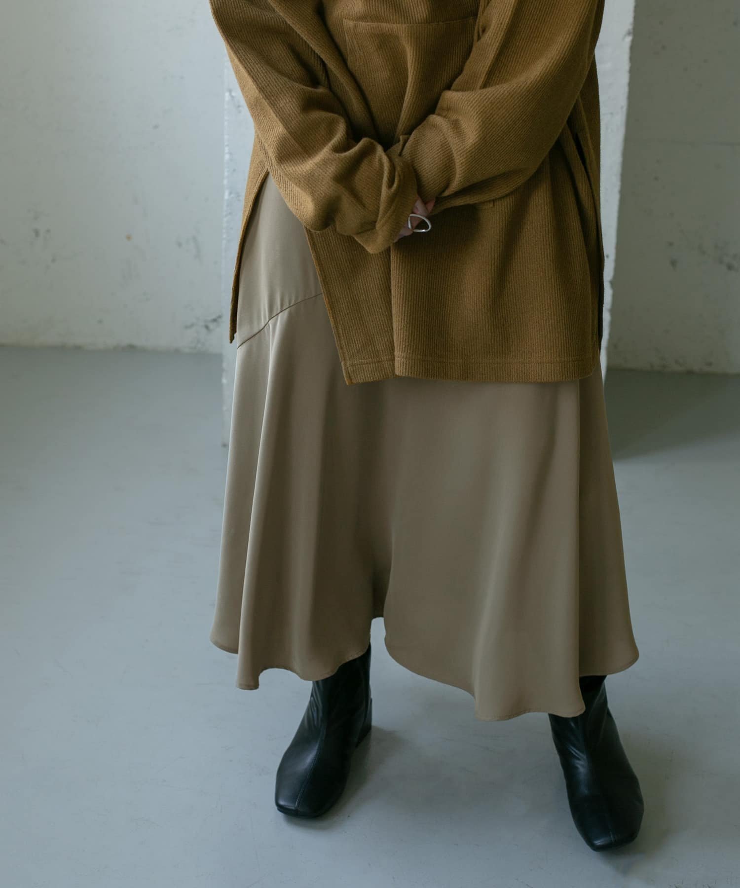 【ケービーエフ/KBF / URBAN RESEARCH】のアシメ切替マーメイドスカート インテリア・キッズ・メンズ・レディースファッション・服の通販 founy(ファニー) 　ファッション　Fashion　レディースファッション　Ladies' Fashion Online　スカート　Skirt　おすすめ　Recommend　ショート　Short　シンプル　Simple　スタンダード　Standard　マーメイド　Mermaid　切替　Switching　KHAKI|ID: prp329100004595637 ipo3291000000032655035