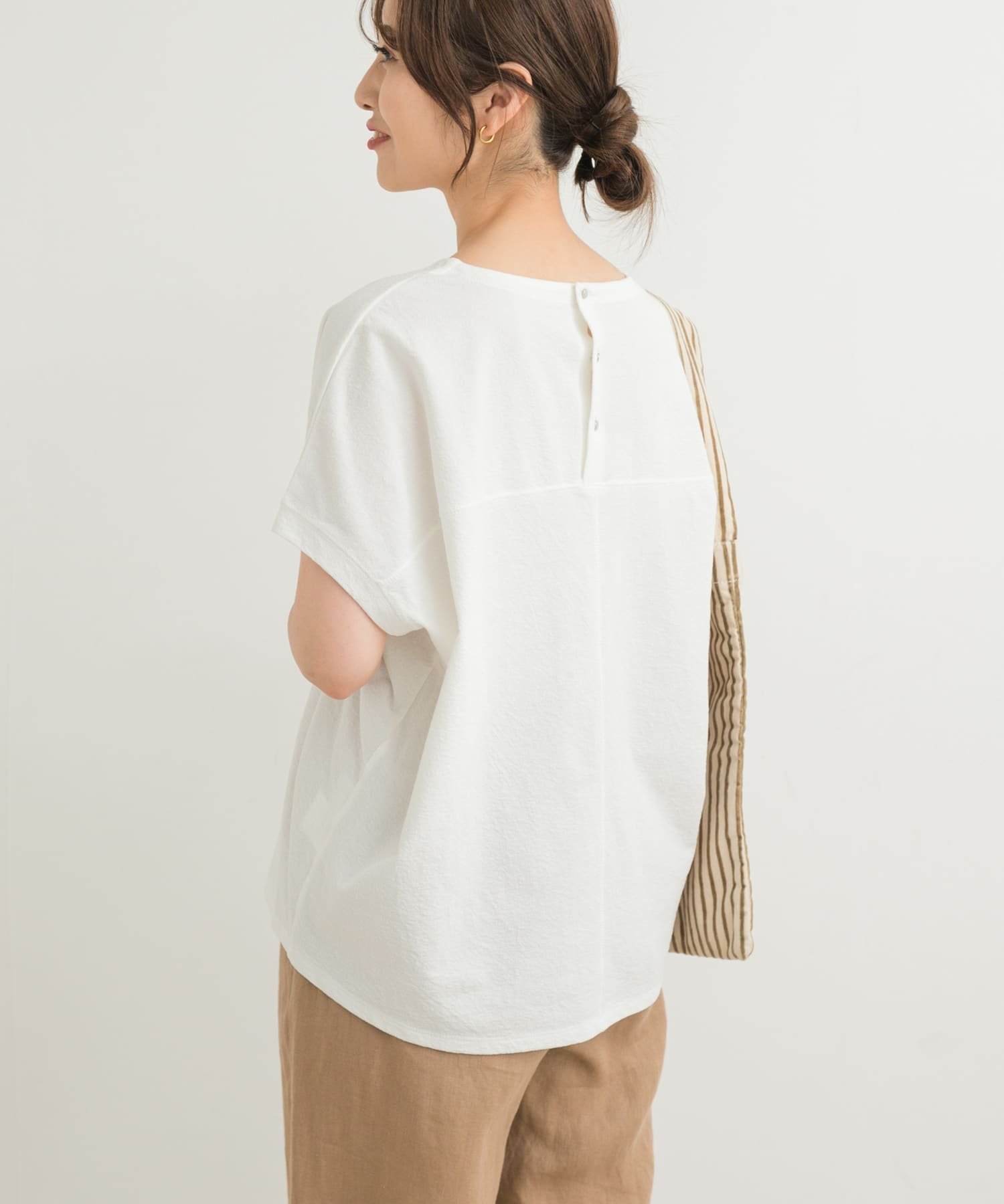 【アーバンリサーチ ドアーズ/URBAN RESEARCH DOORS】のリネンタッチBACKボタンプルオーバー 人気、トレンドファッション・服の通販 founy(ファニー) 　ファッション　Fashion　レディースファッション　Fashion for Women　トップス・カットソー　Cut & Sew Tops　カジュアルプルオーバー・ニットトップス　Pullovers & Knit Tops / Casual Pullovers　イエロー　Yellow　インナー　Innerwear　秋　Autumn　カットソー　Cut and Sewn Top　シンプル　Simple, Minimal　ストレート　Straight, Straight Cut　スリーブ　Sleeve, Long Sleeve / Short Sleeve　バランス　Balance, Style Balance　リネン　Linen, Linen Fabric　リラックス　Relax, Relaxed Fit　ワイド　Wide, Wide Fit　S/S・春夏　SS, Spring/Summer, Warm Season　夏　Summer　2025年　2025　2025春夏・S/S　Spring/Summer 2025 SS25　 other-1|ID: prp329100004595658 ipo3291000000032655323