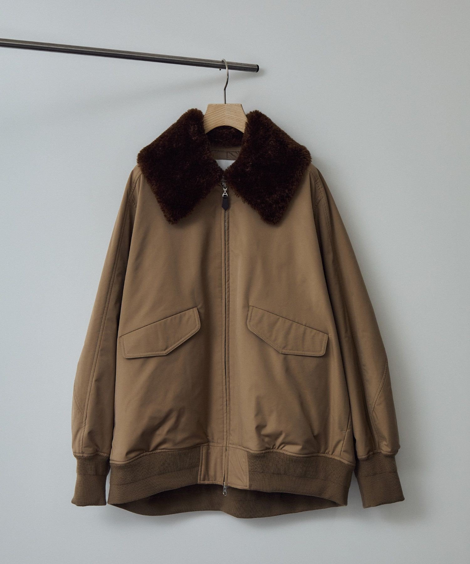 【サロン アダム エ ロペ/SALON adam et rope'】の2WAY FURLO DOWN フライトジャケット / ファーロダウン 人気、トレンドファッション・服の通販 founy(ファニー) 　ファッション　Fashion　レディースファッション　Ladies' Fashion Online　アウター　Coat Outerwear　ジャケット　Jackets　軽量　Lightweight　ショート　Short　ジャケット　Jacket　スニーカー　Sneakers　スラックス　Slacks　ダウン　Down　デニム　Denim　トレンド　Trend　バランス　Balance　フィット　Fit　フェイクファー　Faux Fur　フェミニン　Feminine　フォルム　Form　ポケット　Pocket　防寒　Cold Protection　リラックス　Relax　A/W・秋冬　Aw・Autumn/Winter・Fw・Fall-Winter　エレガント 上品　Elegant　 other-1|ID: prp329100004595836 ipo3291000000032657214