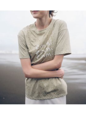 【エミ/emmi】の【emmi×ecostore】UpDRIFT emmiロゴTシャツ 人気、トレンドファッション・服の通販 founy(ファニー) ファッション Fashion レディースファッション Ladies' Fashion Online トップス・カットソー Tops/Tshirt シャツ/ブラウス Shirts/Blouses ロング / Tシャツ T-Shirts コラボ Collaboration コレクション Collection ビーチ Beach プリント Print |ID:prp329100004595936
