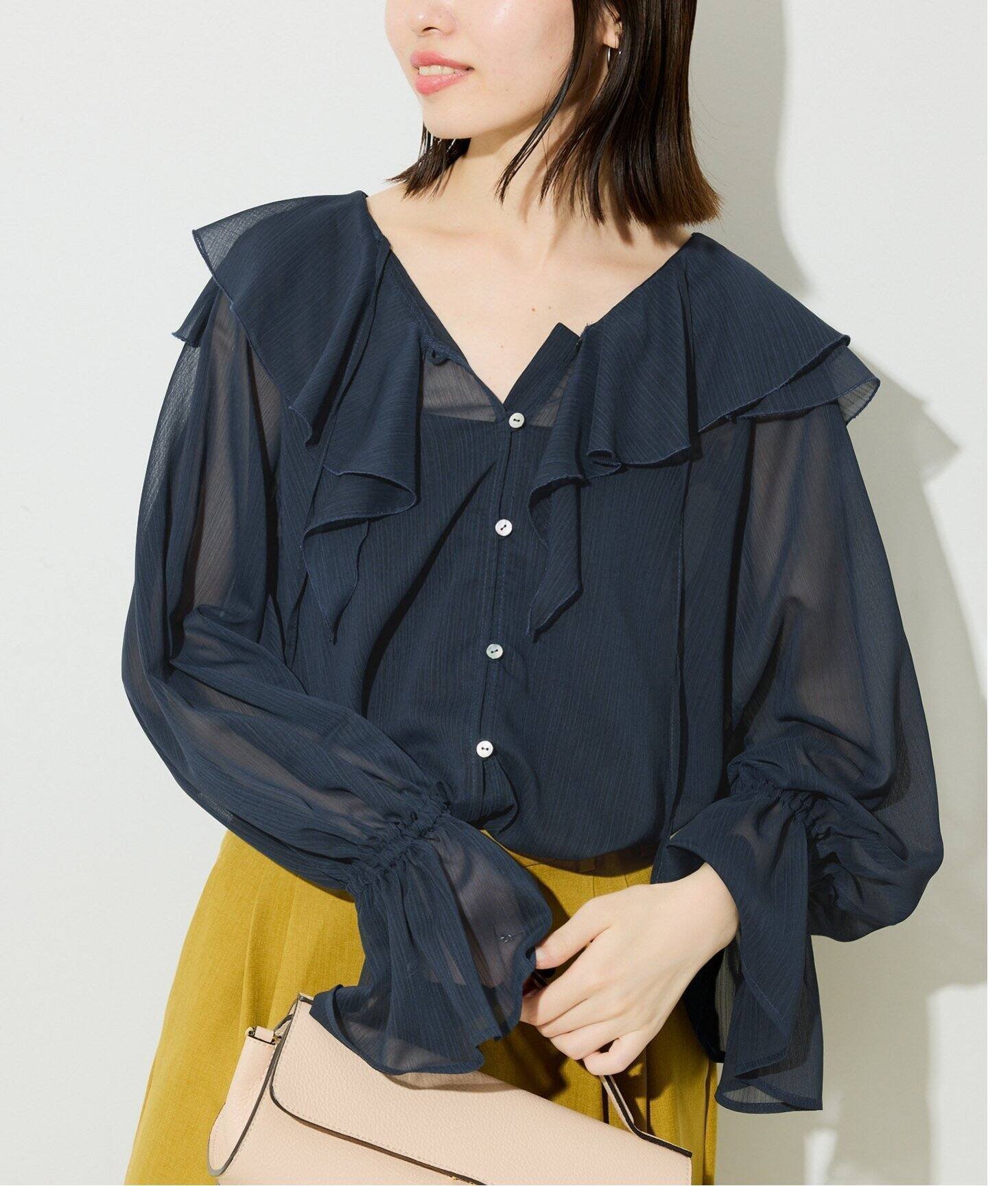 【スローブ イエナ/SLOBE IENA】のフロントスキッパーラッフルブラウス インテリア・キッズ・メンズ・レディースファッション・服の通販 founy(ファニー) 　ファッション　Fashion　レディースファッション　Fashion for Women　トップス・カットソー　Cut & Sew Tops　シャツ・ブラウス・オフィスカジュアル　Elegant Blouses & Button-Ups　2025年　2025　2025-2026秋冬・A/W　Autumn/Winter 2025–26 AW25–26　シアー　Sheer, See-Through　チェック　Check, Plaid, Tartan　フリル　Frill, Ruffle　プリント　Print, Printed Pattern　無地　Plain, Solid Color　秋　Autumn　ネイビー|ID: prp329100004595979 ipo3291000000033651608