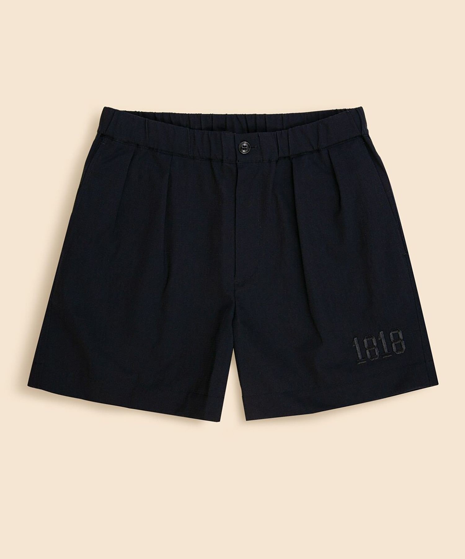 【ブルックス ブラザーズ/Brooks Brothers / MEN】のオンラインストア限定 ポリエステル 1818ロゴ プリーテッドショーツ インテリア・キッズ・メンズ・レディースファッション・服の通販 founy(ファニー) 　ファッション　Fashion　メンズファッション　Men's Style Online　春　Spring　軽量　Lightweight　ジーンズ　Jeans　セットアップ　Set Up　トレンド　Trend　ドローストリング　Drawstring　フロント　Front　ポケット　Pocket　メンズ　Mens　ワイド　Wide　おすすめ　Recommend　夏　Summer　旅行　Travel　ネイビー|ID: prp329100004596096 ipo3291000000032660095