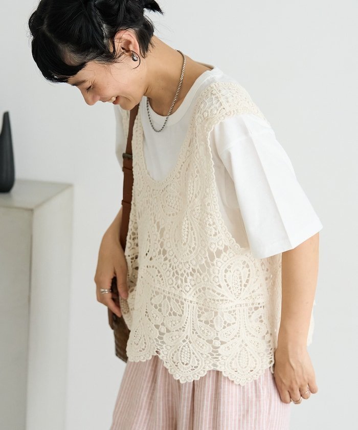 【フリークスストア/FREAK'S STORE】の【セットアイテム】レースベスト Tシャツセット インテリア・キッズ・メンズ・レディースファッション・服の通販 founy(ファニー) https://founy.com/ ファッション Fashion レディースファッション Fashion for Women アウター Coat / Outerwear Collection トップス・カットソー Cut & Sew Tops シャツ・ブラウス・オフィスカジュアル Elegant Blouses & Button-Ups ロングTシャツ・Tシャツ Longline T-Shirts & Tees ベスト&ジレ / 重ね着スタイル Vests & Gilets 2025年 2025 2025春夏・S/S Spring/Summer 2025 SS25 インナー Innerwear ベスト Vest, Waistcoat レース Lace, Lace Fabric 夏 Summer S/S・春夏 SS, Spring/Summer, Warm Season 楽ちん Easy Fit, Comfortable 無地 Plain, Solid Color |ID: prp329100004596183 ipo3291000000032761209