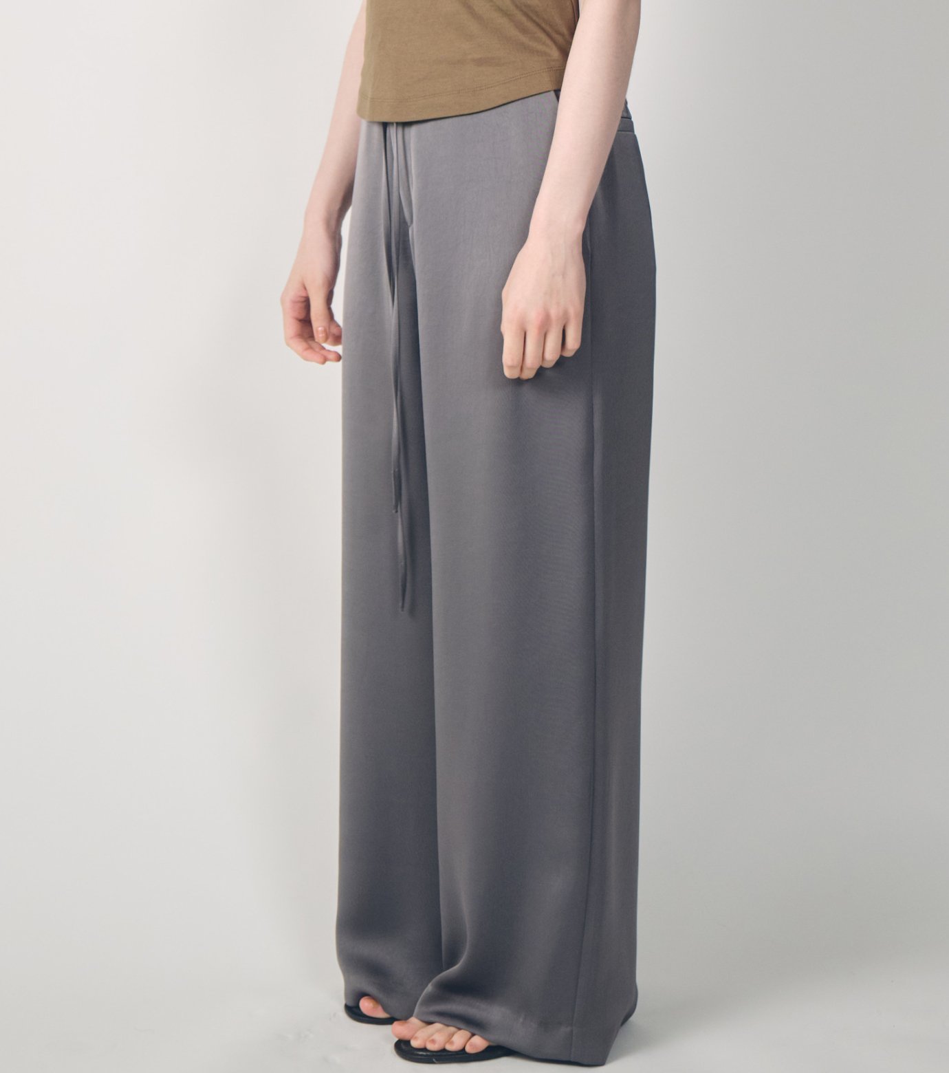 【ルシェル ブルー/LE CIEL BLEU】のサテンリラックスフィットパンツ / Satin Relax Fit Pants インテリア・キッズ・メンズ・レディースファッション・服の通販 founy(ファニー) 　ファッション　Fashion　レディースファッション　Ladies' Fashion Online　パンツ　Pants　おすすめ　Recommend　ショート　Short　シルク　Silk　ストレート　Straight　セットアップ　Set Up　ロング　Long　チャコールグレー|ID: prp329100004596381 ipo3291000000032664127