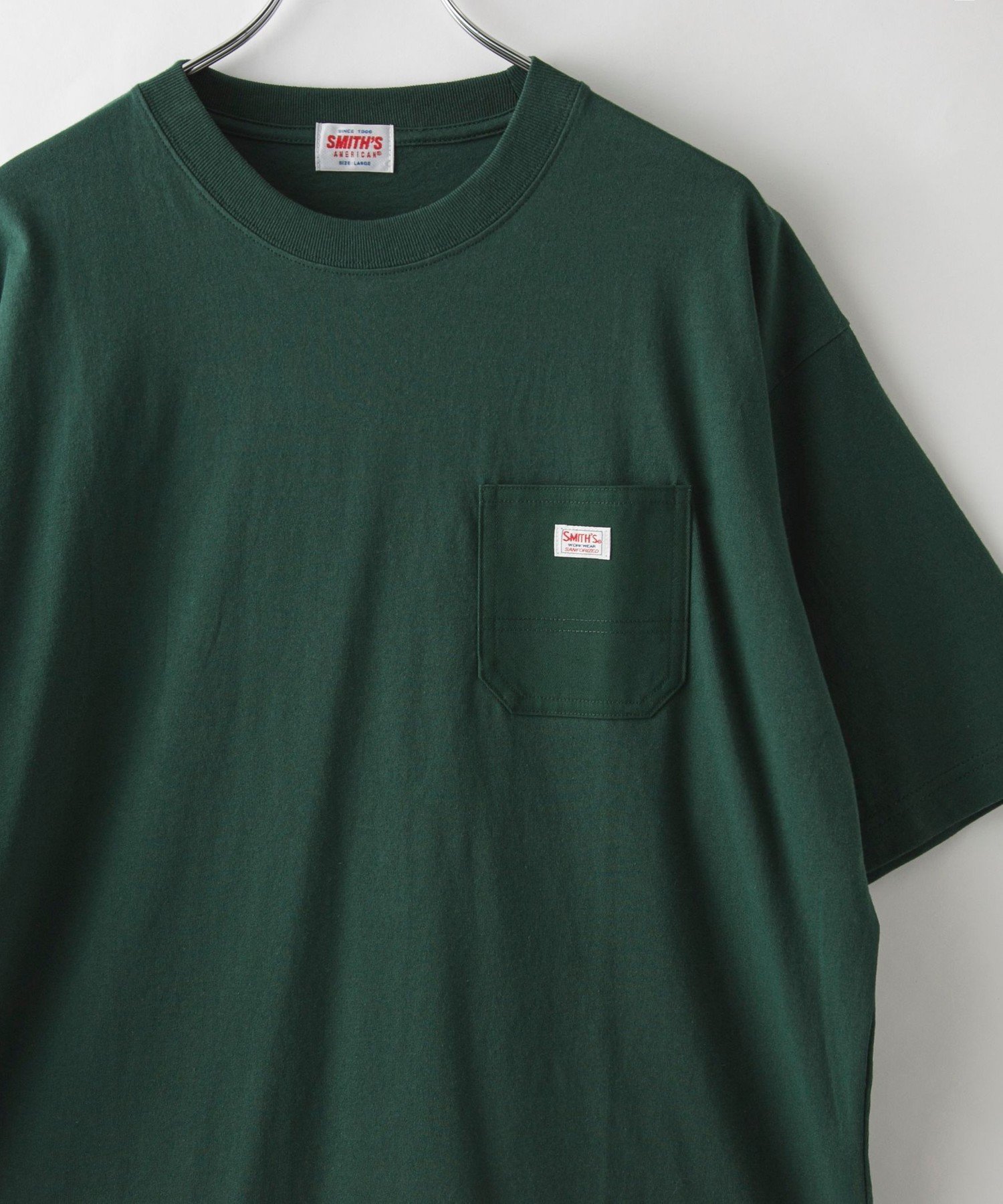 【コーエン メン/COEN / MEN】のSMITH S(スミス)別注ポケットTシャツ インテリア・キッズ・メンズ・レディースファッション・服の通販 founy(ファニー) 　ファッション　Fashion　メンズファッション　Men's Style Online　アメリカン　American　シンプル　Simple　ニューヨーク　New York　人気　Popularity　ベーシック　Basic　ポケット　Pocket　別注　Special Order　リラックス　Relax　ワーク　Work　おすすめ　Recommend　DK.GREEN|ID: prp329100004596406 ipo3291000000032664349