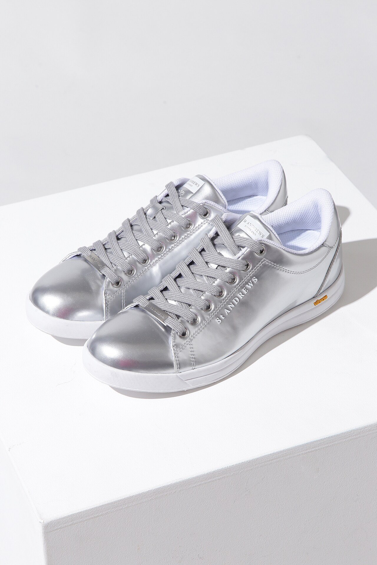 【その他のブランド/Other】のVibramスパイクレスシューズ (MENS) インテリア・キッズ・メンズ・レディースファッション・服の通販 founy(ファニー) 　ファッション　Fashion　メンズファッション　Men's Style Online　シューズ・靴　Shoes/Men　ゴルフ　Golf　シューズ　Shoes　スニーカー　Sneakers　フィット　Fit　ラウンド　Round　シルバー|ID: prp329100004596409 ipo3291000000032664385