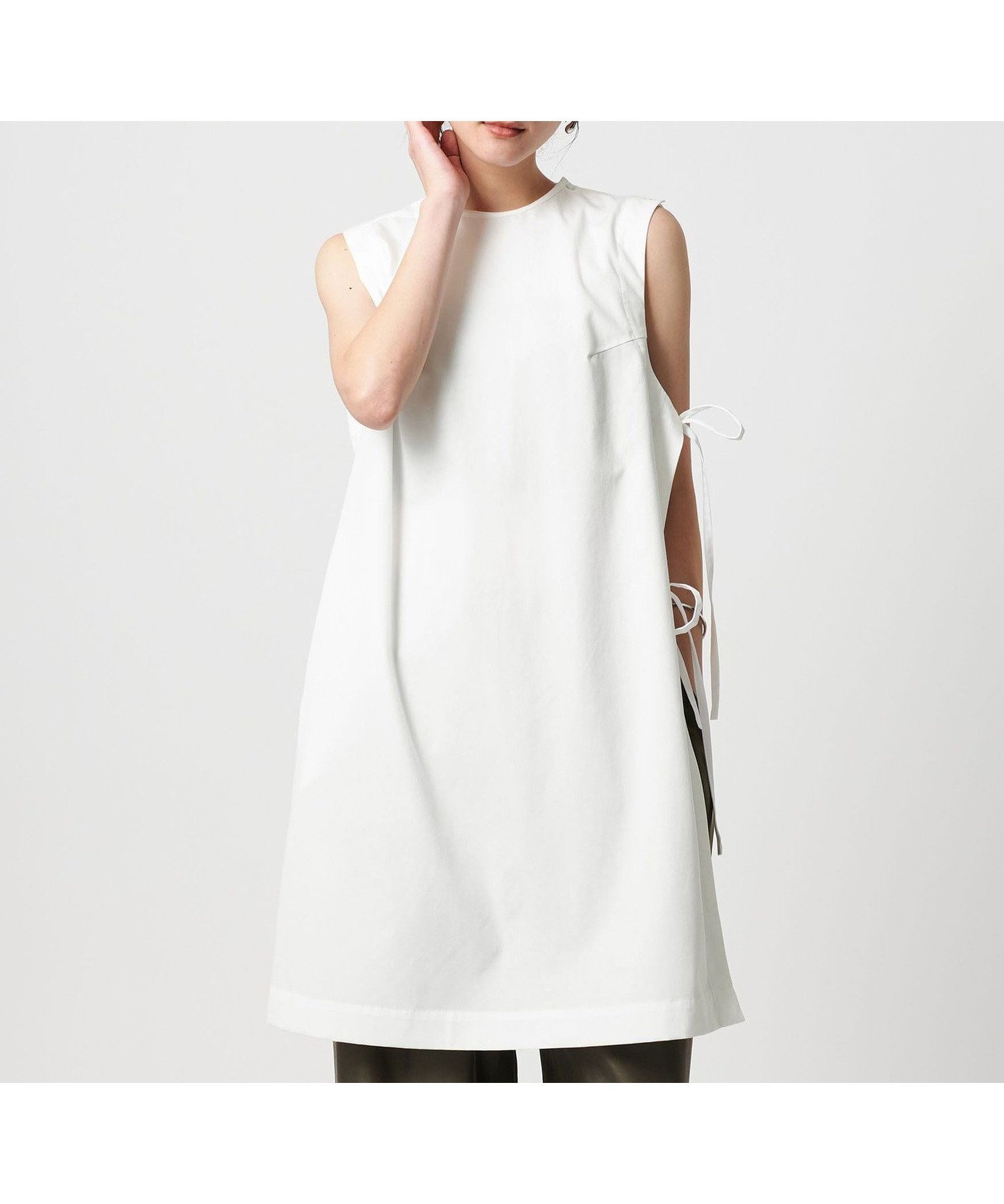 【ビューティ&ユース ユナイテッドアローズ/BEAUTY&YOUTH / UNITED ARROWS】のコットンノースリーブ スリットチュニック インテリア・キッズ・メンズ・レディースファッション・服の通販 founy(ファニー) 　ファッション　Fashion　レディースファッション　Fashion for Women　トップス・カットソー　Cut & Sew Tops　キャミソール&ノースリーブ　Camisoles & Sleeveless Tops　おすすめ　Recommended / Our Picks　サテン　Satin, Glossy Fabric　スリット　Slit, Slit Detail　チュニック　Tunic, Long Top　デニム　Denim, Jeans Material　ノースリーブ　Sleeveless, No-Sleeve　ミリタリー　Military, Army Style　ワイド　Wide, Wide Fit　夏　Summer　WHITE|ID: prp329100004596580 ipo3291000000033872119