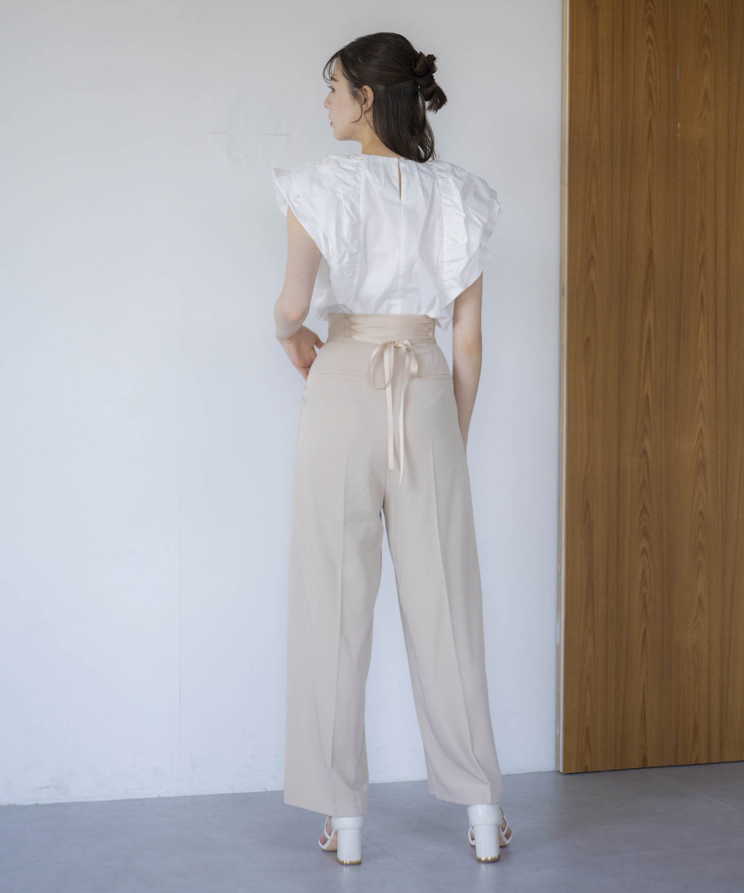 【ノエラ/Noela】のワイドストレートタックパンツ インテリア・キッズ・メンズ・レディースファッション・服の通販 founy(ファニー) 　ファッション　Fashion　レディースファッション　Ladies' Fashion Online　パンツ　Pants　とろみ　Thickness　ギャザー　Gather　シンプル　Simple　ストレート　Straight　ボトム　Bottom　ポケット　Pocket　ベージュ|ID: prp329100004596593 ipo3291000000032666443