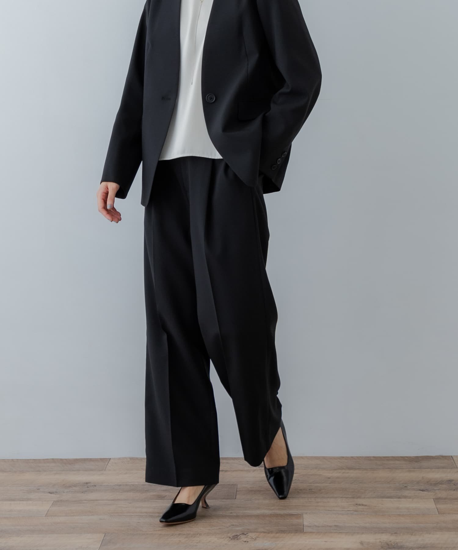 【アーバンリサーチ/URBAN RESEARCH】の『3サイズ展開』タックストレートスラックス インテリア・キッズ・メンズ・レディースファッション・服の通販 founy(ファニー) 　ファッション　Fashion　レディースファッション　Ladies' Fashion Online　2025年　2025　2025春夏・S/S　Ss,Spring/Summer,2025　おすすめ　Recommend　ジャケット　Jacket　ストレッチ　Stretch　ストレート　Straight　スラックス　Slacks　セットアップ　Set Up　ベーシック　Basic　ビジネス 仕事 通勤　Business　夏　Summer　S/S・春夏　Ss・Spring/Summer　BLACK|ID: prp329100004596607 ipo3291000000032666582
