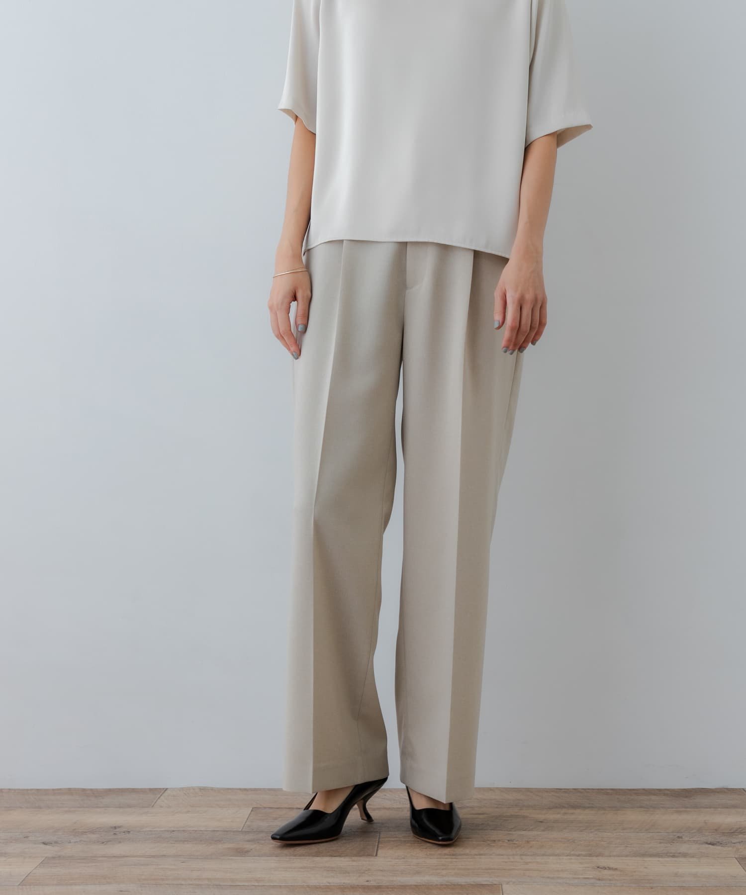 【アーバンリサーチ/URBAN RESEARCH】の『3サイズ展開』タックストレートスラックス インテリア・キッズ・メンズ・レディースファッション・服の通販 founy(ファニー) 　ファッション　Fashion　レディースファッション　Ladies' Fashion Online　2025年　2025　2025春夏・S/S　Ss,Spring/Summer,2025　おすすめ　Recommend　ジャケット　Jacket　ストレッチ　Stretch　ストレート　Straight　スラックス　Slacks　セットアップ　Set Up　ベーシック　Basic　ビジネス 仕事 通勤　Business　夏　Summer　S/S・春夏　Ss・Spring/Summer　BEIGE|ID: prp329100004596607 ipo3291000000032666583