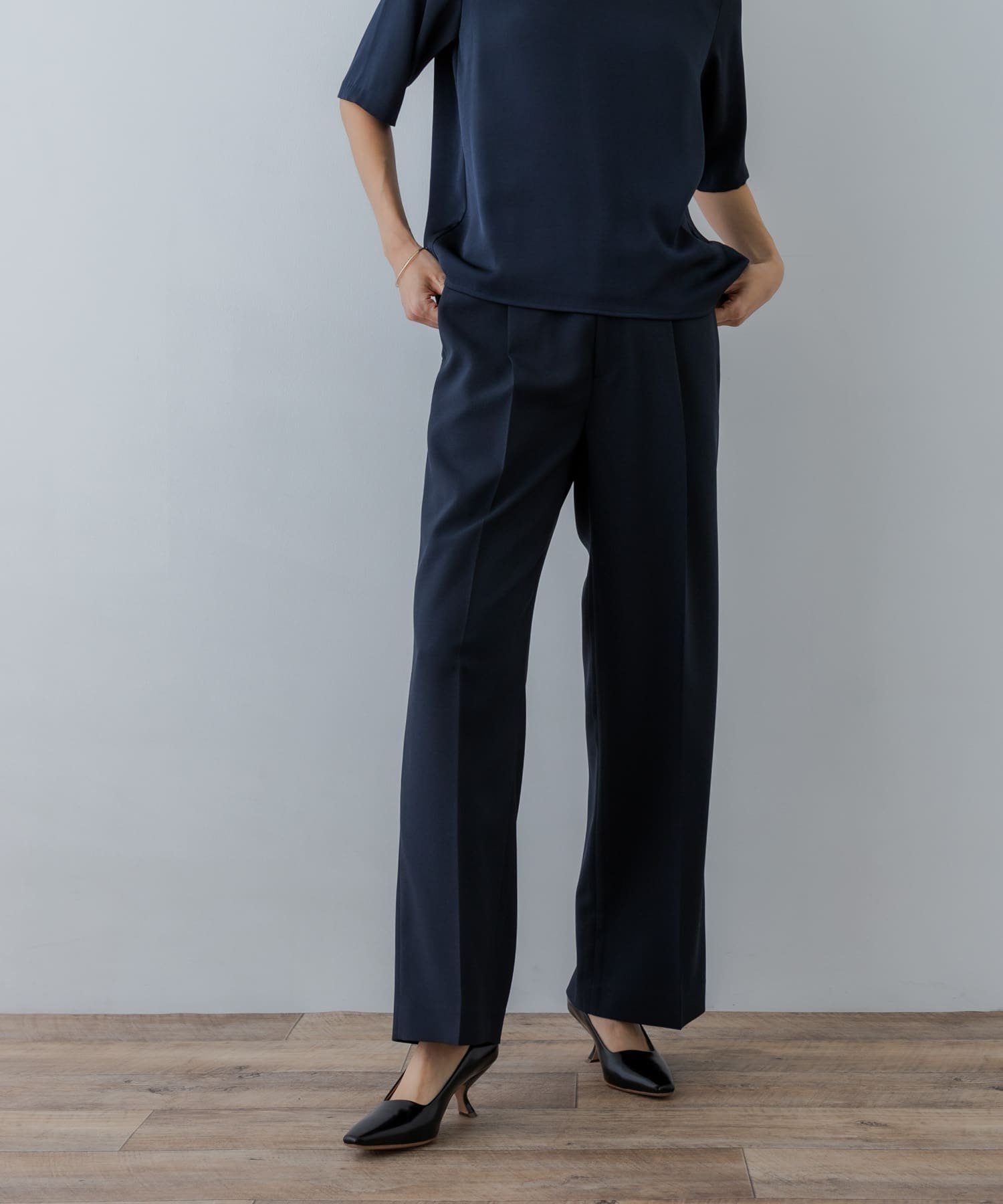 【アーバンリサーチ/URBAN RESEARCH】の『3サイズ展開』タックストレートスラックス インテリア・キッズ・メンズ・レディースファッション・服の通販 founy(ファニー) 　ファッション　Fashion　レディースファッション　Ladies' Fashion Online　2025年　2025　2025春夏・S/S　Ss,Spring/Summer,2025　おすすめ　Recommend　ジャケット　Jacket　ストレッチ　Stretch　ストレート　Straight　スラックス　Slacks　セットアップ　Set Up　ベーシック　Basic　ビジネス 仕事 通勤　Business　夏　Summer　S/S・春夏　Ss・Spring/Summer　NAVY|ID: prp329100004596607 ipo3291000000032666584