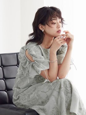 【ラシュッド/LASUD】の肩あきボリュームスリーブドレス 人気、トレンドファッション・服の通販 founy(ファニー) ファッション Fashion レディースファッション Ladies' Fashion Online トップス・カットソー Tops/Tshirt ボリュームスリーブ / フリル袖 Volume Sleeve ワンピース Dress ドレス Party Dresses ギャザー Gather バランス Balance フラワー Flower モチーフ Motif リボン Ribbon エレガント 上品 Elegant |ID:prp329100004596621
