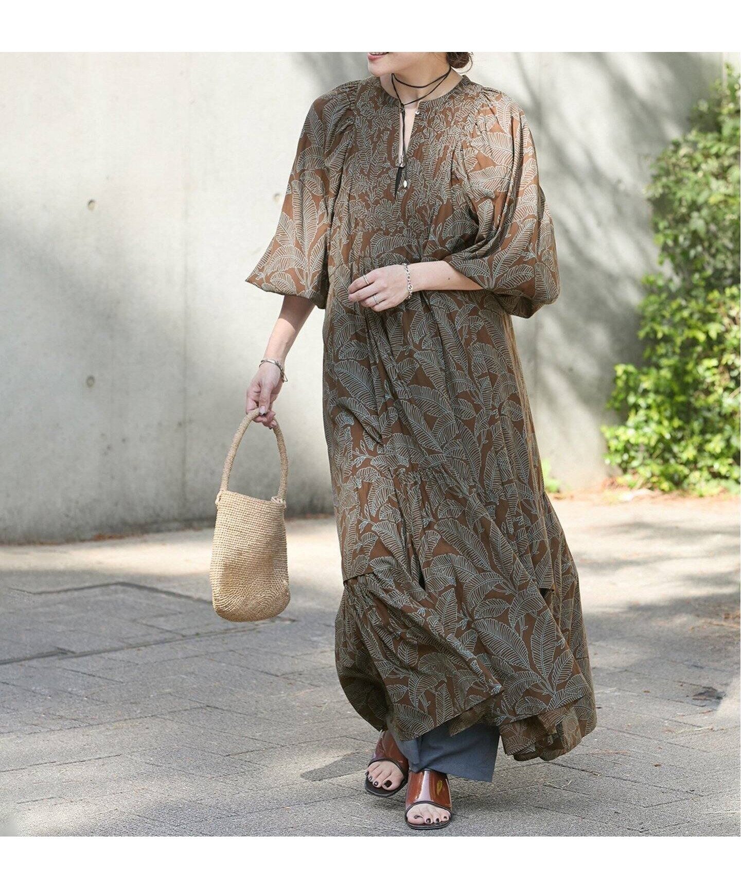 【ジャーナルスタンダード/JOURNAL STANDARD】のオリエンタルマキシワンピース インテリア・キッズ・メンズ・レディースファッション・服の通販 founy(ファニー) 　ファッション　Fashion　レディースファッション　Ladies' Fashion Online　ワンピース　Dress　マキシワンピース　Maxi Dress　2025年　2025　2025春夏・S/S　Ss,Spring/Summer,2025　ウェーブ　Wave　ギャザー　Gather　リゾート　Resort　リラックス　Relax　リーフ　Leaf　人気　Popularity　夏　Summer　春　Spring　S/S・春夏　Ss・Spring/Summer　無地　Plain Color　ブラウン|ID: prp329100004596790 ipo3291000000032668168