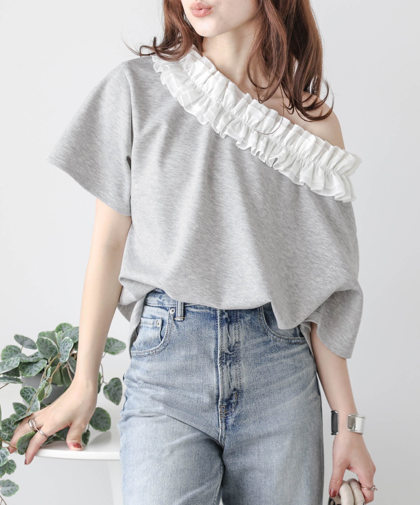 【その他のブランド/Other】のフリルオフショルダープルオーバー インテリア・キッズ・メンズ・レディースファッション・服の通販 founy(ファニー) 　ファッション　Fashion　レディースファッション　Ladies' Fashion Online　トップス・カットソー　Tops/Tshirt　プルオーバー　Pullover　オフショル　Off Shoulder　ギャザー　Gather　フリル　Frills　ラウンド　Round　ワンショル　One Shoulder　エレガント 上品　Elegant　グレー|ID: prp329100004596936 ipo3291000000032669777