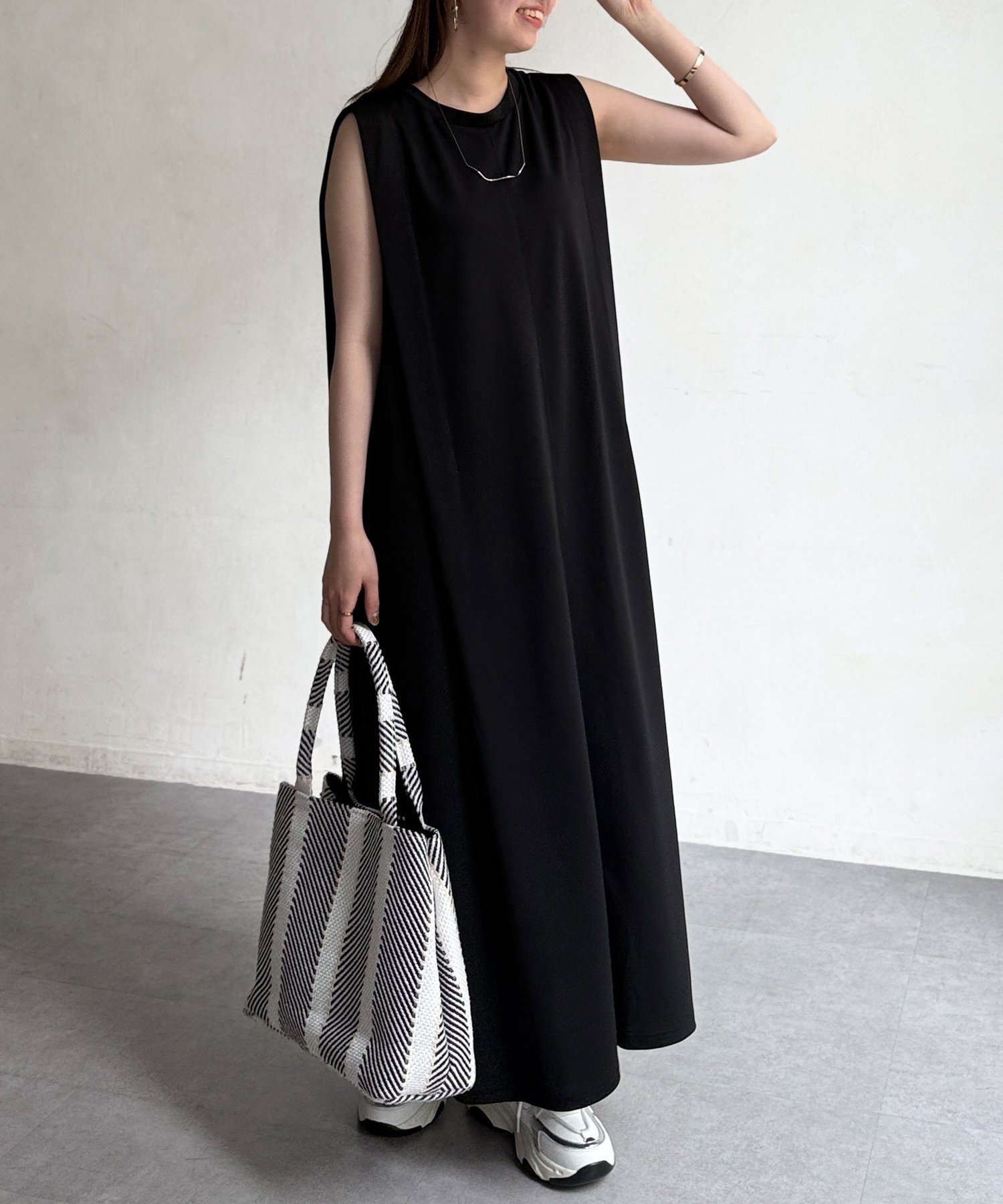 【シェトワ/Chez toi】のカットノースリワンピース 人気、トレンドファッション・服の通販 founy(ファニー) 　ファッション　Fashion　レディースファッション　Ladies' Fashion Online　ワンピース　Dress　カーディガン　Cardigan　シンプル　Simple　ジャケット　Jacket　ストライプ　Stripe　メタリック　Metallic　リラックス　Relax　ロング　Long　プチプライス・低価格　Affordable　おすすめ　Recommend　 other-1|ID: prp329100004597072 ipo3291000000032671380