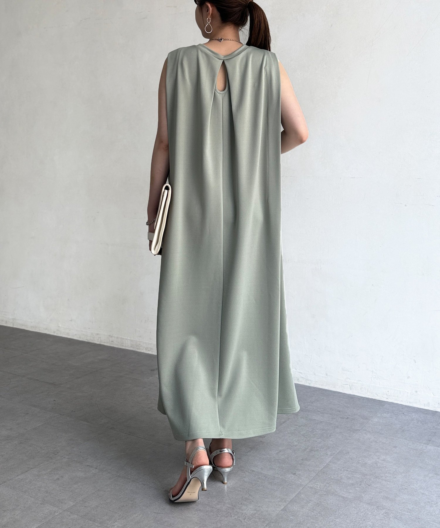 【シェトワ/Chez toi】のカットノースリワンピース インテリア・キッズ・メンズ・レディースファッション・服の通販 founy(ファニー) 　ファッション　Fashion　レディースファッション　Ladies' Fashion Online　ワンピース　Dress　カーディガン　Cardigan　シンプル　Simple　ジャケット　Jacket　ストライプ　Stripe　メタリック　Metallic　リラックス　Relax　ロング　Long　プチプライス・低価格　Affordable　おすすめ　Recommend　グリーン|ID: prp329100004597072 ipo3291000000032671384