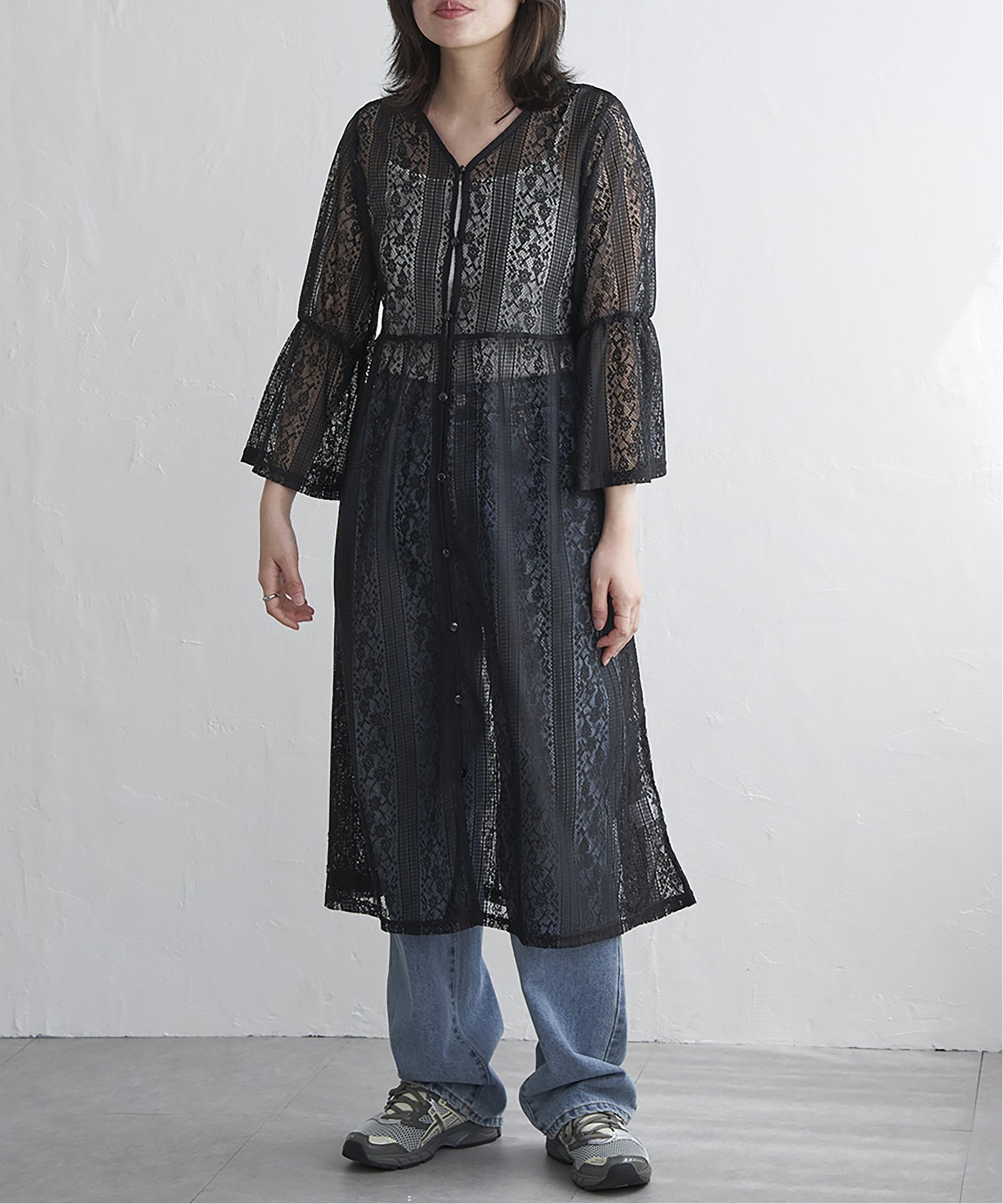 【ヴァンス エクスチェンジ/VENCE EXCHANGE】のレースフレアー袖ワンピース インテリア・キッズ・メンズ・レディースファッション・服の通販 founy(ファニー) 　ファッション　Fashion　レディースファッション　Ladies' Fashion Online　ワンピース　Dress　おすすめ　Recommend　デニム　Denim　フレア　Flare　レース　Race　ブラック|ID: prp329100004597121 ipo3291000000032671699