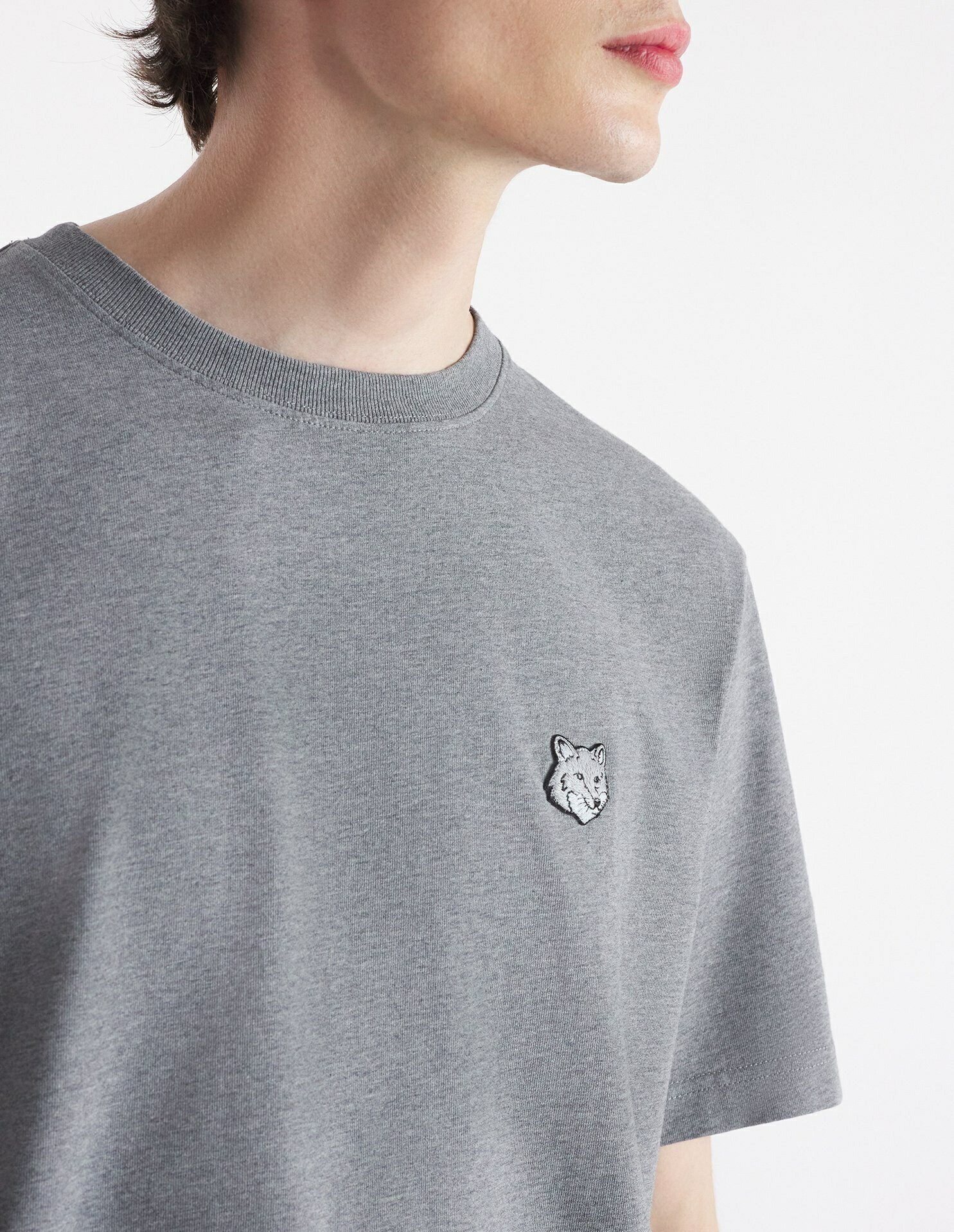 【メゾン キツネ/MAISON KITSUNE / MEN】のMaison Kitsune/BOLD FOX HEAD PATCH COMFORT TEE SHIRT インテリア・キッズ・メンズ・レディースファッション・服の通販 founy(ファニー) 　ファッション　Fashion　メンズファッション　Fashion for Men　ショート　Short, Short Length　スリーブ　Sleeve, Long Sleeve / Short Sleeve　パッチ　Patch, Appliqué　半袖　Short Sleeve, Half Sleeve　夏　Summer　S/S・春夏　SS, Spring/Summer, Warm Season　無地　Plain, Solid Color　MEDIUM GREY MELANGE|ID: prp329100004597263 ipo3291000000032711611