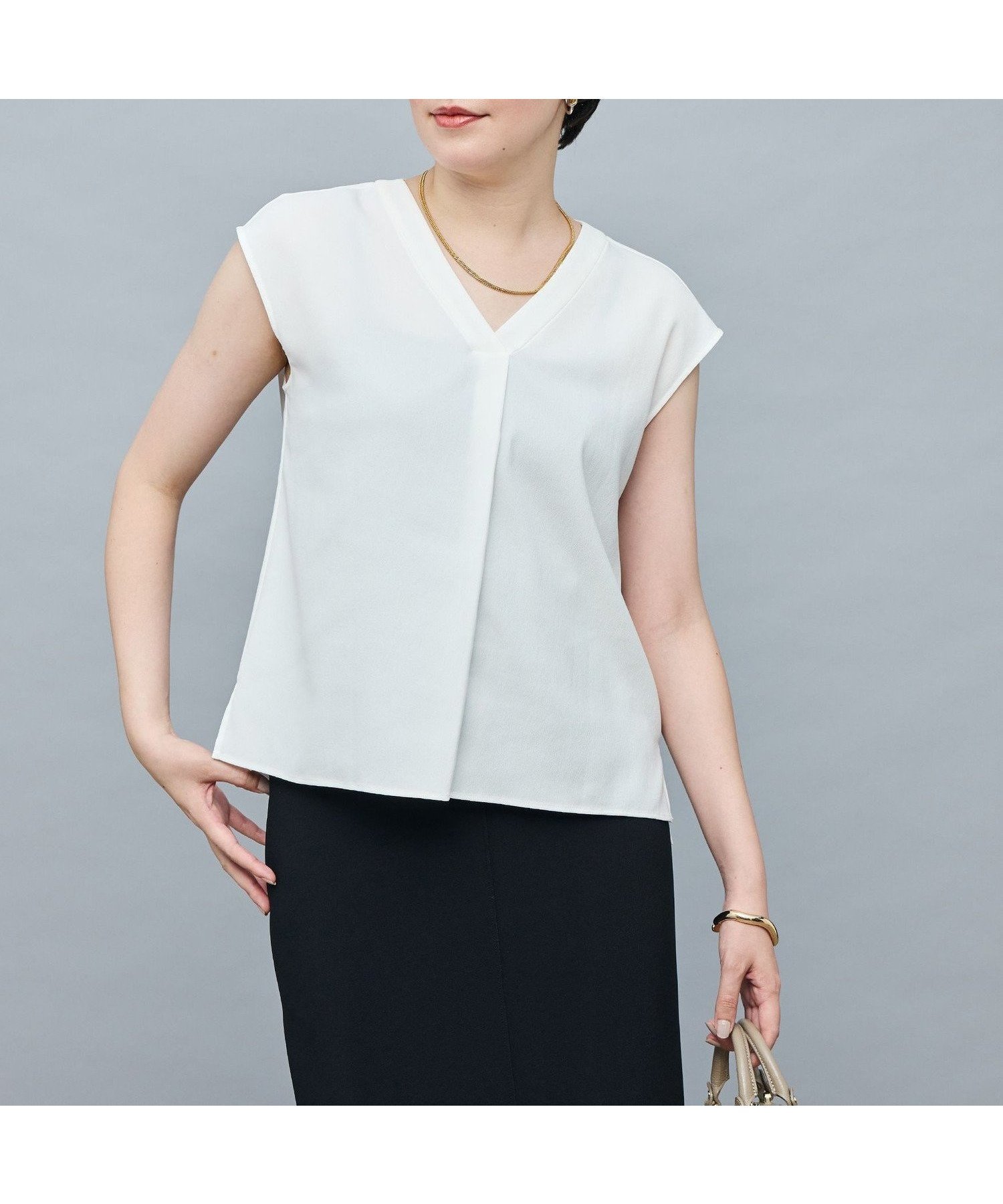 【ノーリーズ/NOLLEY'S】のバックサテンジョーゼットVネックブラウス インテリア・キッズ・メンズ・レディースファッション・服の通販 founy(ファニー) 　ファッション　Fashion　レディースファッション　Fashion for Women　トップス・カットソー　Cut & Sew Tops　シャツ・ブラウス・オフィスカジュアル　Elegant Blouses & Button-Ups　Vネックトップス　V-Neck Tops / V-Cut Neckline Shirts　バッグ　Bags　2025年　2025　2025-2026秋冬・A/W　Autumn/Winter 2025–26 AW25–26　おすすめ　Recommended / Our Picks　インナー　Innerwear　シンプル　Simple, Minimal　ジャケット　Jacket, Outerwear　フラット　Flat, Flat Shoes　フロント　Front, Front Design　羽織　Haori, Light Jacket　ホワイト|ID: prp329100004597275 ipo3291000000033560406