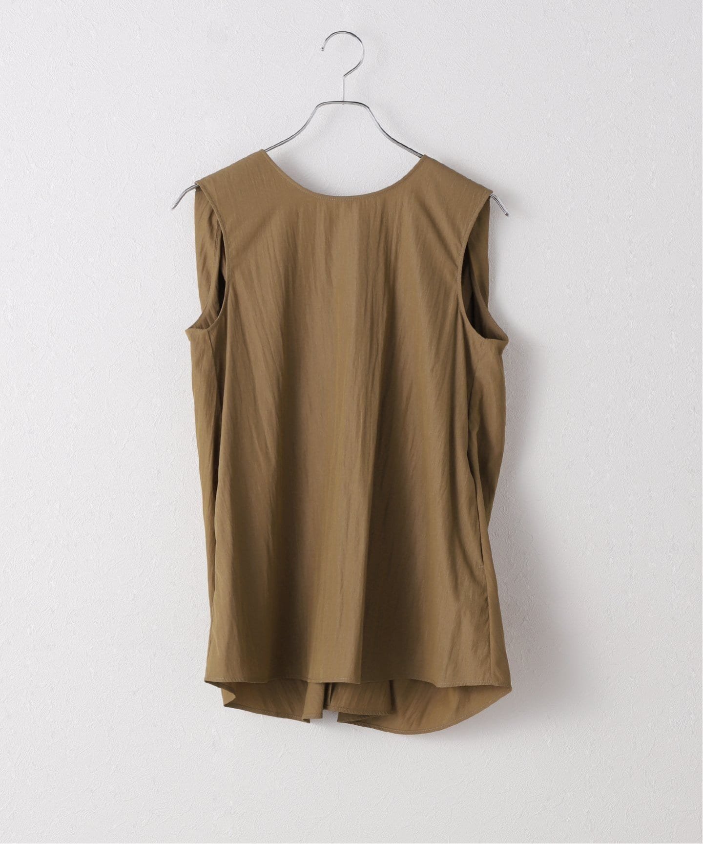 【ジャーナルスタンダード/JOURNAL STANDARD】のバックツイストブラウス インテリア・キッズ・メンズ・レディースファッション・服の通販 founy(ファニー) 　ファッション　Fashion　レディースファッション　Ladies' Fashion Online　トップス・カットソー　Tops/Tshirt　シャツ/ブラウス　Shirts/Blouses　バッグ　Bag　2025年　2025　2025春夏・S/S　Ss,Spring/Summer,2025　ノースリーブ　No Sleeve　ベージュ|ID: prp329100004597295 ipo3291000000032673663