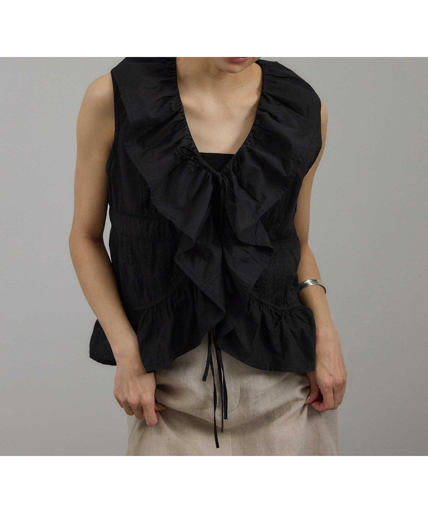 【サロン アダム エ ロペ/SALON adam et rope'】の【WEB限定】フロントリボンフリルタンク / フリルジレ 人気、トレンドファッション・服の通販 founy(ファニー) 　ファッション　Fashion　レディースファッション　Ladies' Fashion Online　アウター　Coat Outerwear　トップス・カットソー　Tops/Tshirt　ベスト/ジレ　Gilets/Vests　洗える　Washable　カーゴパンツ　Cargo Pants　スラックス　Slacks　スリット　Slit　デニム　Denim　ノースリーブ　No Sleeve　フリル　Frills　フロント　Front　ボトム　Bottom　ミックス　Mix　リボン　Ribbon　レース　Race　A/W・秋冬　Aw・Autumn/Winter・Fw・Fall-Winter　おすすめ　Recommend　夏　Summer　 other-1|ID: prp329100004597313 ipo3291000000032673871