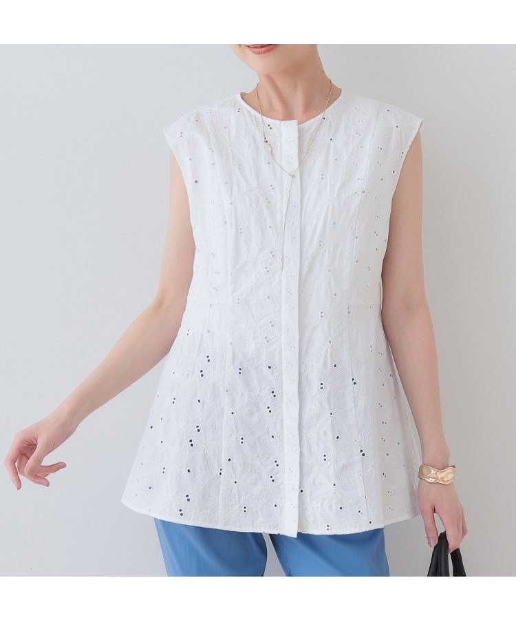 【インディヴィ/INDIVI】の春SALE!【洗える】フラワーカット刺繍ノースリーブブラウス 人気、トレンドファッション・服の通販 founy(ファニー) 　ファッション　Fashion　レディースファッション　Ladies' Fashion Online　トップス・カットソー　Tops/Tshirt　キャミソール / ノースリーブ　No Sleeves　シャツ/ブラウス　Shirts/Blouses　おすすめ　Recommend　ツイル　Twill　デニム　Denim　ノースリーブ　No Sleeve　フラワー　Flower　ベスト　Vest　ペプラム　Peplum　ボトム　Bottom　エレガント 上品　Elegant　夏　Summer　春　Spring　洗える　Washable　 other-1|ID: prp329100004597361 ipo3291000000032674281