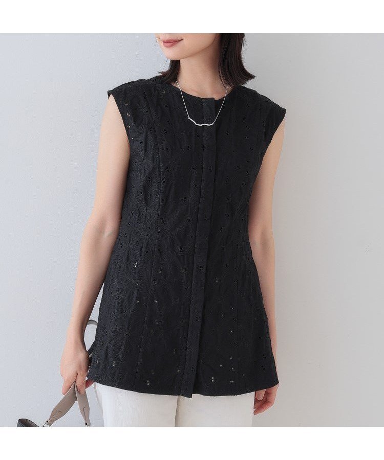 【インディヴィ/INDIVI】の春SALE!【洗える】フラワーカット刺繍ノースリーブブラウス インテリア・キッズ・メンズ・レディースファッション・服の通販 founy(ファニー) 　ファッション　Fashion　レディースファッション　Ladies' Fashion Online　トップス・カットソー　Tops/Tshirt　キャミソール / ノースリーブ　No Sleeves　シャツ/ブラウス　Shirts/Blouses　おすすめ　Recommend　ツイル　Twill　デニム　Denim　ノースリーブ　No Sleeve　フラワー　Flower　ベスト　Vest　ペプラム　Peplum　ボトム　Bottom　エレガント 上品　Elegant　夏　Summer　春　Spring　洗える　Washable　ブラック|ID: prp329100004597361 ipo3291000000032674283