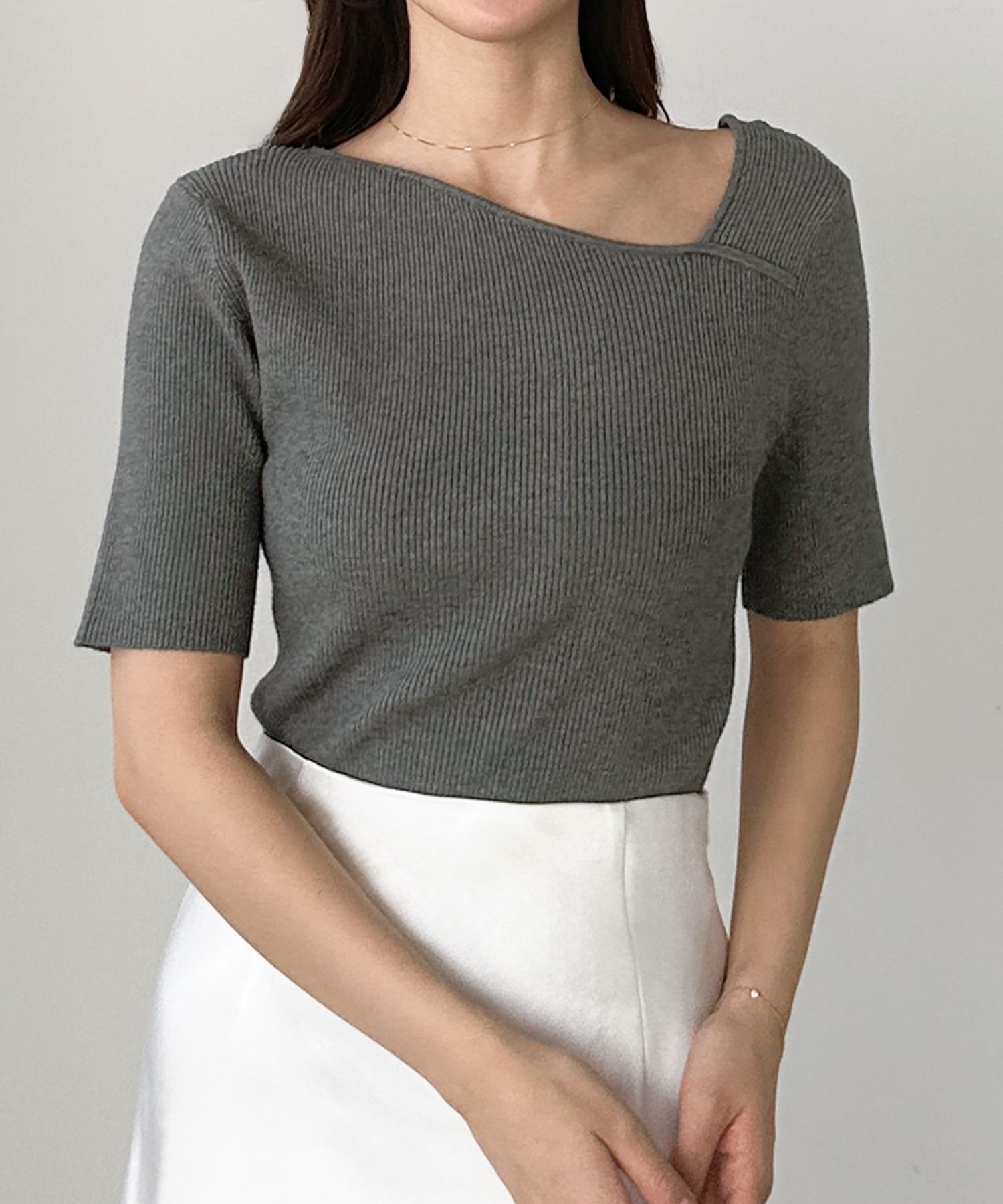 【ジュノア/JUNOAH】のLouere アシメネック半袖リブニット インテリア・キッズ・メンズ・レディースファッション・服の通販 founy(ファニー) 　ファッション　Fashion　レディースファッション　Ladies' Fashion Online　トップス・カットソー　Tops/Tshirt　ニット　Knit Tops　リブニット　Rib Knit　半袖　Short Sleeve　チャコール|ID: prp329100004597378 ipo3291000000032674466