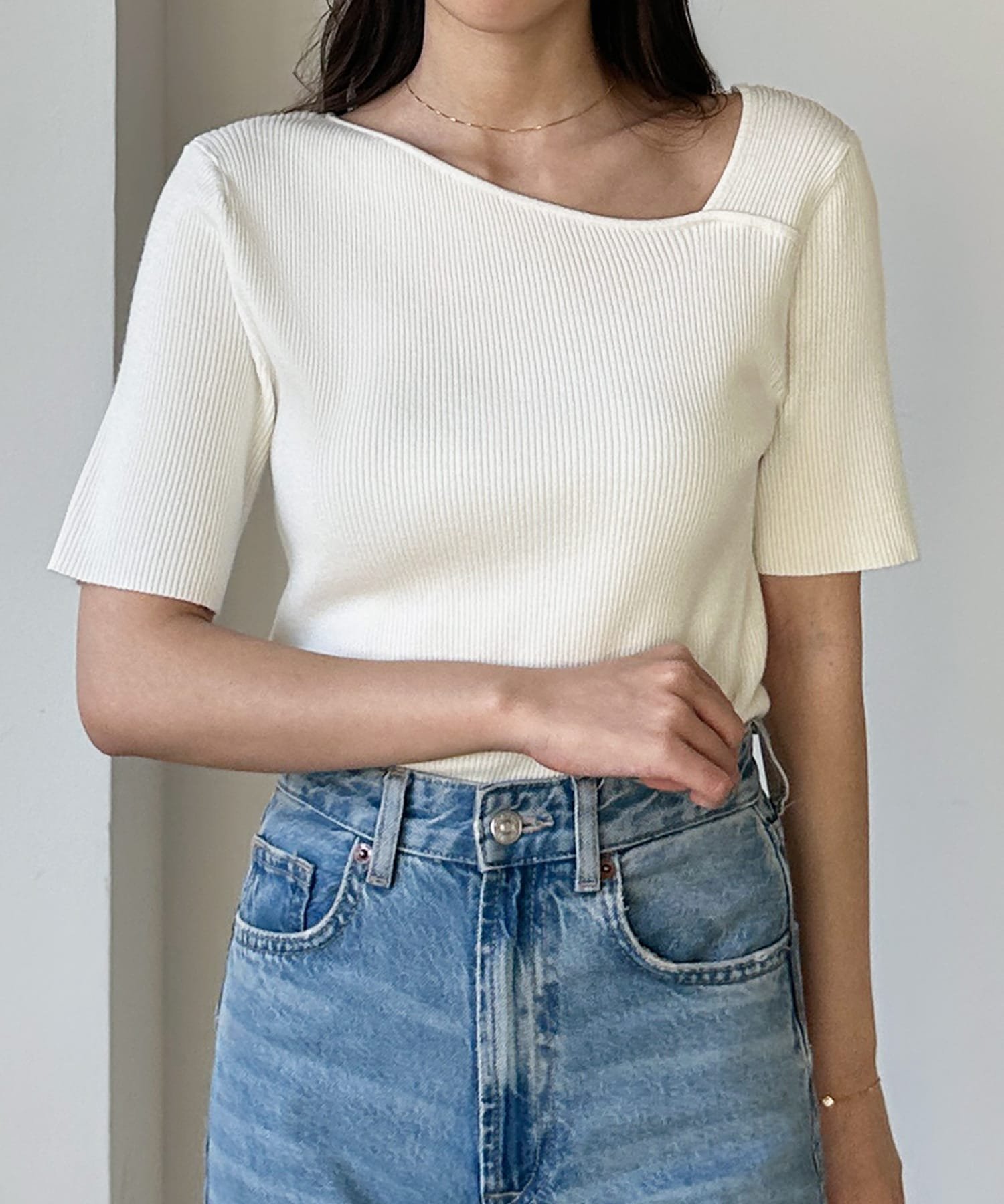 【ジュノア/JUNOAH】のLouere アシメネック半袖リブニット インテリア・キッズ・メンズ・レディースファッション・服の通販 founy(ファニー) 　ファッション　Fashion　レディースファッション　Ladies' Fashion Online　トップス・カットソー　Tops/Tshirt　ニット　Knit Tops　リブニット　Rib Knit　半袖　Short Sleeve　ホワイト|ID: prp329100004597378 ipo3291000000032674469