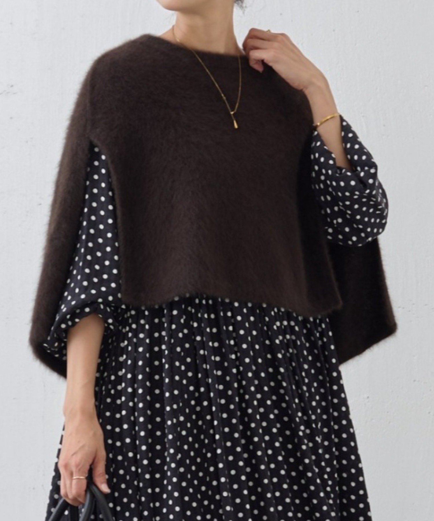 【ビアズリー/BEARDSLEY】のファーニットポンチョ インテリア・キッズ・メンズ・レディースファッション・服の通販 founy(ファニー) 　ファッション　Fashion　レディースファッション　Fashion for Women　アウター　Coat / Outerwear Collection　ポンチョ・ケープコート　Ponchos & Capes　トップス・カットソー　Cut & Sew Tops　ニット　Knit Tops & Sweaters　おすすめ　Recommended / Our Picks　ギャザー　Gathered, Ruffled　ショート　Short, Short Length　ショール　Shawl, Wrap　シンプル　Simple, Minimal　ストール　Stole, Wrap　フォックス　Fox, Fox Fur　ポンチョ　Poncho, Cape Style　エレガント 上品　Elegant　ブラウン|ID: prp329100004597581 ipo3291000000033557465