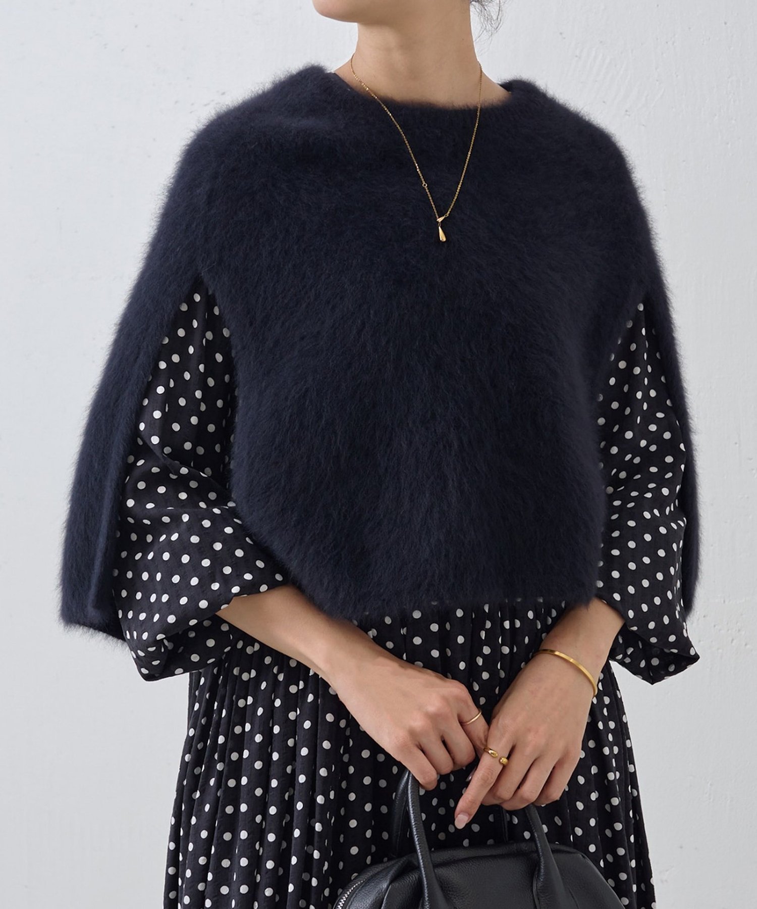 【ビアズリー/BEARDSLEY】のファーニットポンチョ インテリア・キッズ・メンズ・レディースファッション・服の通販 founy(ファニー) ファッション Fashion レディースファッション Fashion for Women アウター Coat / Outerwear Collection ポンチョ・ケープコート Ponchos & Capes トップス・カットソー Cut & Sew Tops ニット Knit Tops & Sweaters おすすめ Recommended / Our Picks ギャザー Gathered, Ruffled ショート Short, Short Length ショール Shawl, Wrap シンプル Simple, Minimal ストール Stole, Wrap フォックス Fox, Fox Fur ポケット Pocket, Pocket Detail ポンチョ Poncho, Cape Style エレガント 上品 Elegant ブラック|ID: prp329100004597581 ipo3291000000034405422