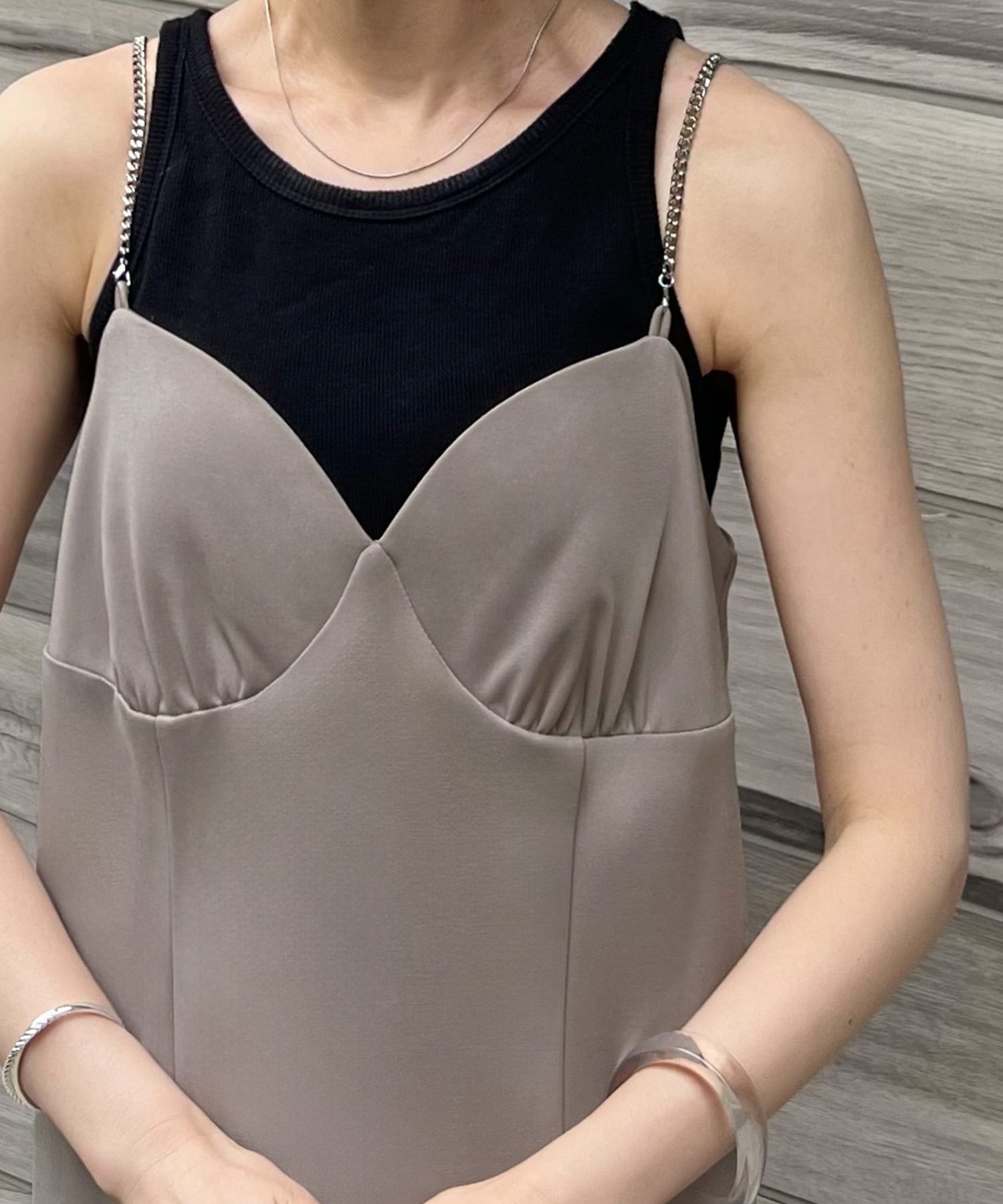 【ジュノア/JUNOAH】のチェーンVネックキャミIラインワンピース インテリア・キッズ・メンズ・レディースファッション・服の通販 founy(ファニー) 　ファッション　Fashion　レディースファッション　Ladies' Fashion Online　ワンピース　Dress　チェーン　Chain　グレー|ID: prp329100004597582 ipo3291000000032676919