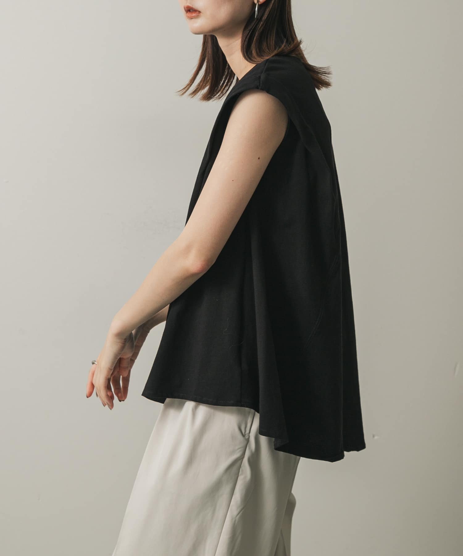 【センスオブプレイス/SENSE OF PLACE by URBAN RESEARCH】のショルダータックフレアカットトップ インテリア・キッズ・メンズ・レディースファッション・服の通販 founy(ファニー) 　ファッション　Fashion　レディースファッション　Ladies' Fashion Online　2025年　2025　2025春夏・S/S　Ss,Spring/Summer,2025　ショルダー　Shoulder　チュニック　Tunic　フレア　Flare　夏　Summer　S/S・春夏　Ss・Spring/Summer　BLACK|ID: prp329100004597698 ipo3291000000032678377
