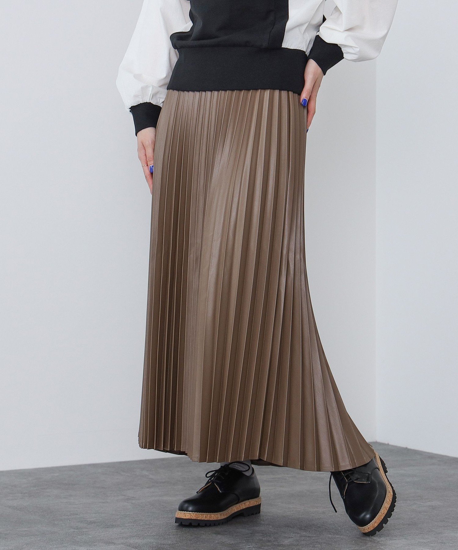 【その他のブランド/Other】のフェイクレザー プリーツスカート インテリア・キッズ・メンズ・レディースファッション・服の通販 founy(ファニー) 　ファッション　Fashion　レディースファッション　Ladies' Fashion Online　スカート　Skirt　プリーツスカート　Pleated Skirts　カーディガン　Cardigan　シンプル　Simple　スウェット　Sweat　フェイクレザー　Faux Leather　プリーツ　Pleats　ロング　Long　冬　Winter　A/W・秋冬　Aw・Autumn/Winter・Fw・Fall-Winter　エレガント 上品　Elegant　BROWN|ID: prp329100004597824 ipo3291000000032679938
