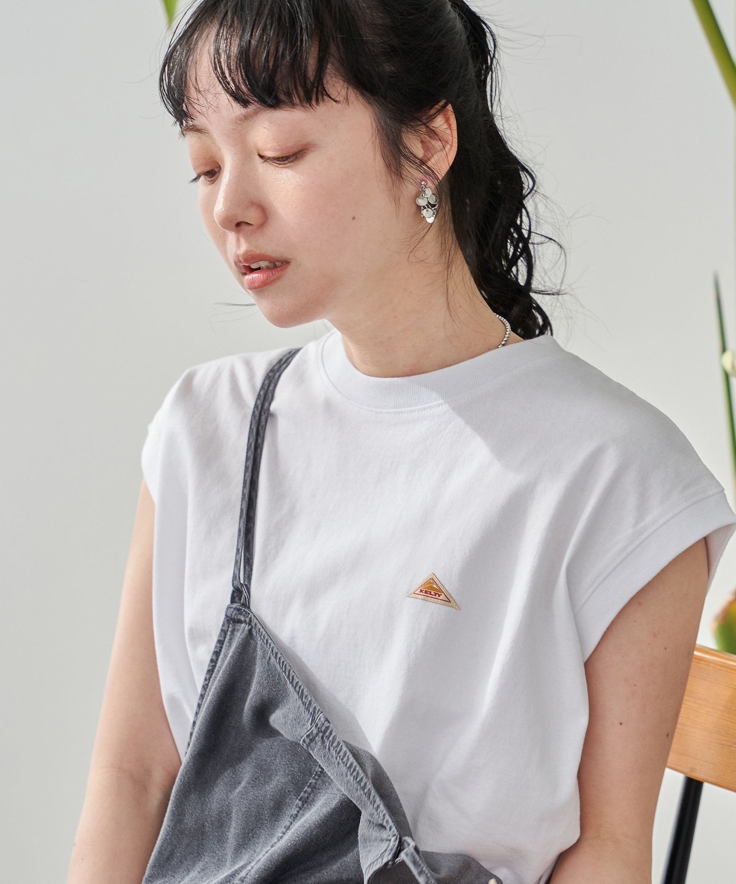 【コーエン/COEN】のKELTY(ケルティ)別注 ワンポイントロゴ ノースリーブTシャツ インテリア・キッズ・メンズ・レディースファッション・服の通販 founy(ファニー) 　ファッション　Fashion　レディースファッション　Ladies' Fashion Online　トップス・カットソー　Tops/Tshirt　キャミソール / ノースリーブ　No Sleeves　シャツ/ブラウス　Shirts/Blouses　ロング / Tシャツ　T-Shirts　アウトドア　Outdoor　インナー　Inner　オレンジ　Orange　カリフォルニア　California　カーディガン　Cardigan　シンプル　Simple　ジャケット　Jacket　ノースリーブ　No Sleeve　別注　Special Order　ワンポイント　One Point　おすすめ　Recommend　エレガント 上品　Elegant　WHITE|ID: prp329100004597886 ipo3291000000032680611