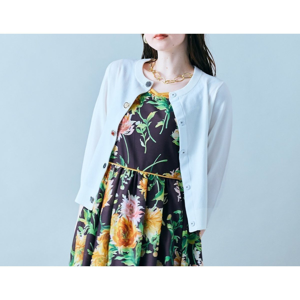 【ローズティアラ/Rose Tiara】のビジューボタンカーディガン インテリア・キッズ・メンズ・レディースファッション・服の通販 founy(ファニー) 　ファッション　Fashion　レディースファッション　Fashion for Women　トップス・カットソー　Cut & Sew Tops　カーディガン・羽織り　Layered Style Cardigans　カーディガン　Cardigan, Knitwear　コンパクト　Compact, Small Size　シアー　Sheer, See-Through　スタンダード　Standard, Basic　スマート　Smart, Elegant　ビジュー　Bijou, Jewel-like Accent　フェミニン　Feminine, Girly　フロント　Front, Front Design　プリント　Print, Printed Pattern　ポケット　Pocket, Pocket Detail　夏　Summer　オフ|ID: prp329100004597925 ipo3291000000032745400