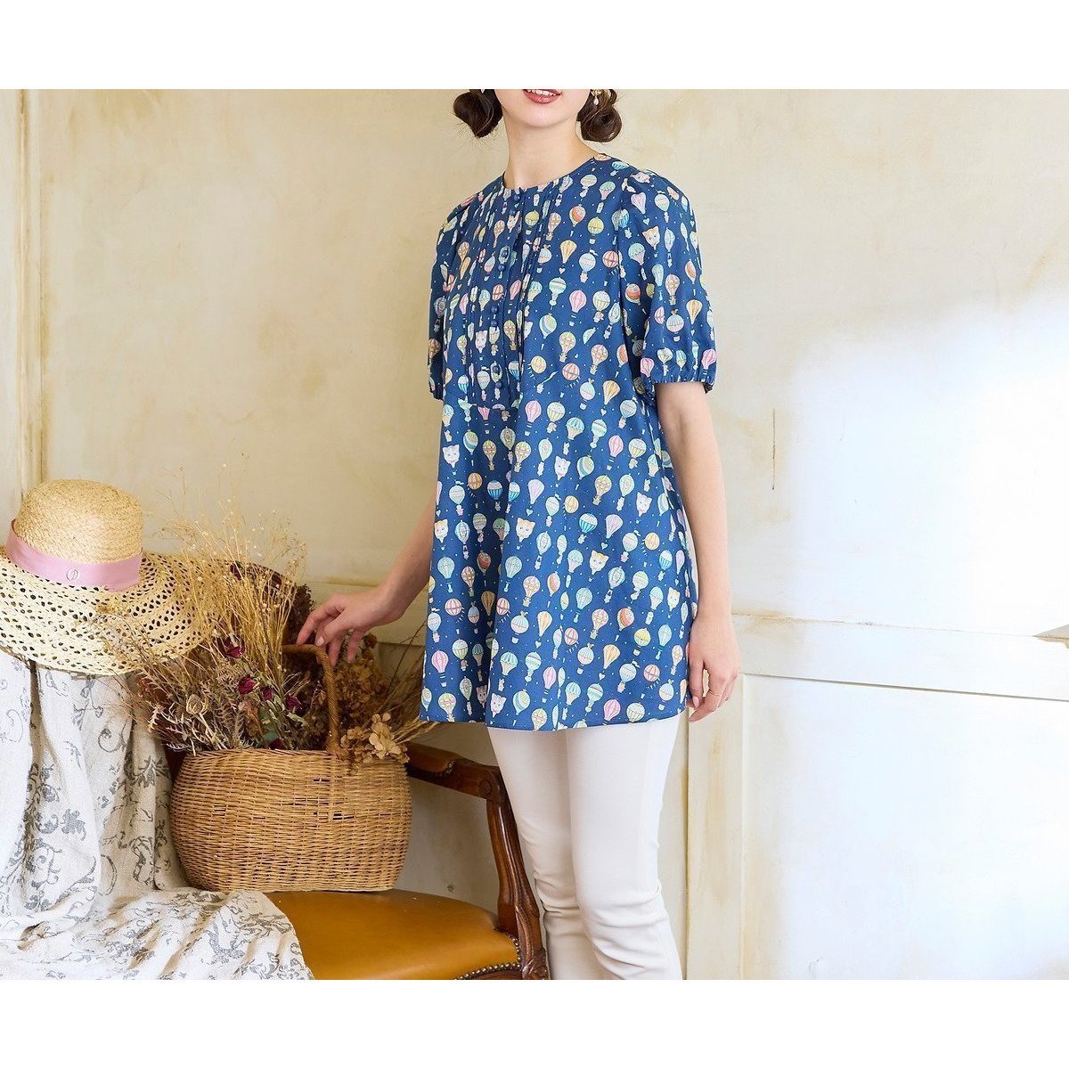 【ローズティアラ/Rose Tiara】の【22fabric】ジャーニー/ ボリューム袖ブラウス インテリア・キッズ・メンズ・レディースファッション・服の通販 founy(ファニー) 　ファッション　Fashion　レディースファッション　Fashion for Women　トップス・カットソー　Cut & Sew Tops　シャツ・ブラウス・オフィスカジュアル　Elegant Blouses & Button-Ups　カラフル　Colorful Design　切替　Switching, Contrast Panel　スマート　Smart, Elegant　フォルム　Silhouette, Form　フロント　Front, Front Design　プリント　Print, Printed Pattern　ヨーク　Yoke, Yoke Design　ダークブルー|ID: prp329100004597970 ipo3291000000032988520