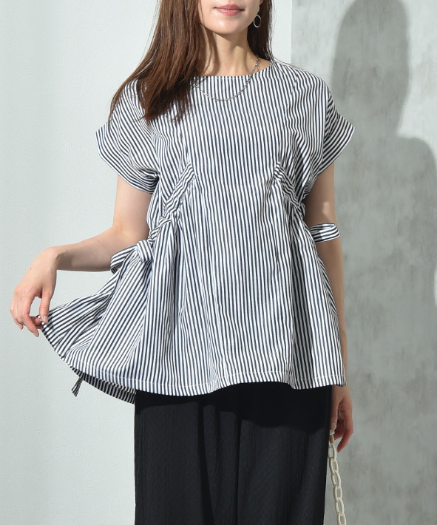 【インタープラネット/INTERPLANET】のTCブロードサイドリボンドロストブラウス インテリア・キッズ・メンズ・レディースファッション・服の通販 founy(ファニー) 　ファッション　Fashion　レディースファッション　Ladies' Fashion Online　トップス・カットソー　Tops/Tshirt　シャツ/ブラウス　Shirts/Blouses　ギャザー　Gather　ストライプ　Stripe　デニム　Denim　フェミニン　Feminine　ベーシック　Basic　ボトム　Bottom　リボン　Ribbon　ストライプ ブラック|ID: prp329100004598076 ipo3291000000032682267