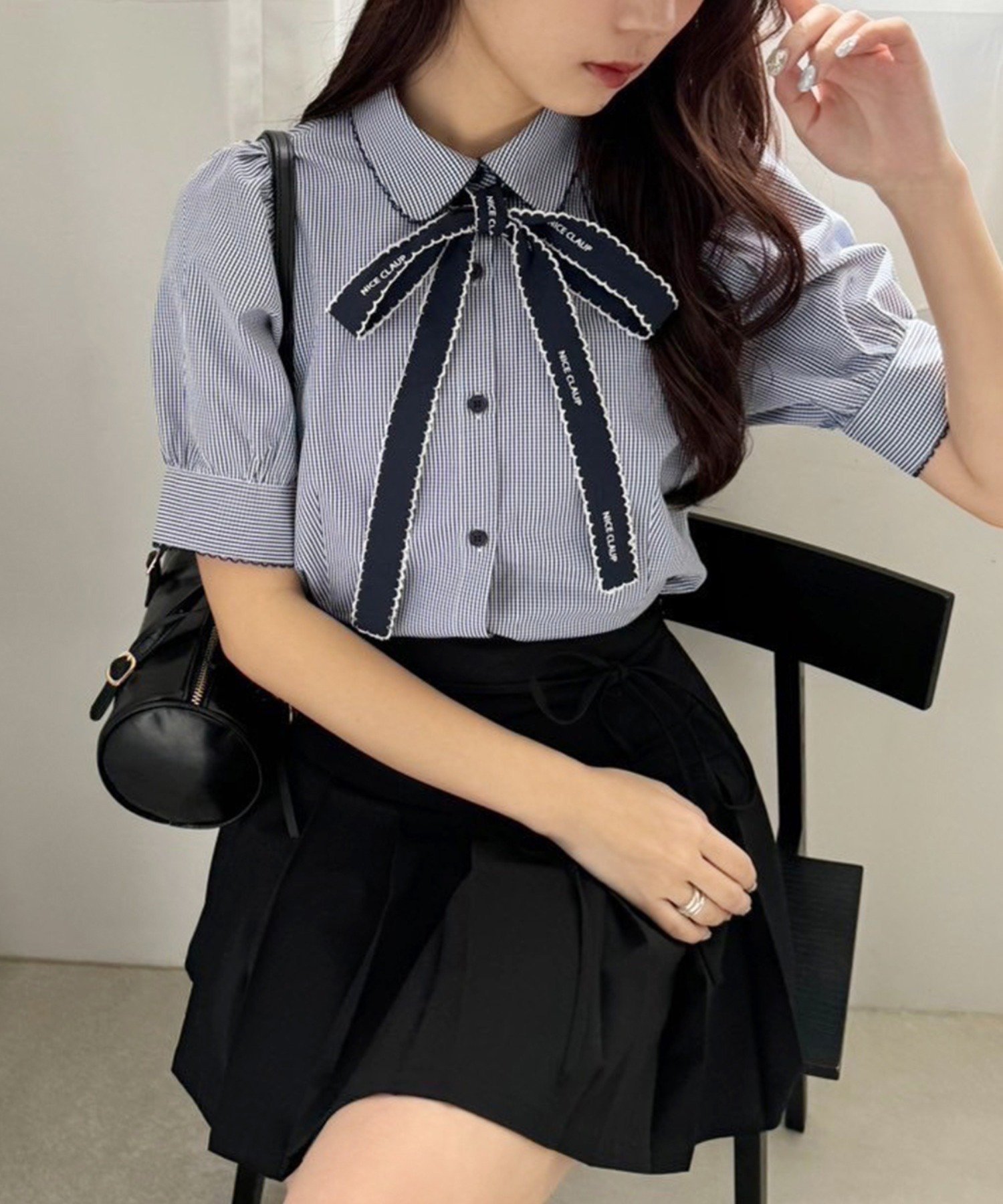 【ナイスクラップ/NICE CLAUP】のロゴボウタイブラウス インテリア・キッズ・メンズ・レディースファッション・服の通販 founy(ファニー) 　ファッション　Fashion　レディースファッション　Ladies' Fashion Online　トップス・カットソー　Tops/Tshirt　シャツ/ブラウス　Shirts/Blouses　2025年　2025　2025春夏・S/S　Ss,Spring/Summer,2025　おすすめ　Recommend　シンプル　Simple　デニム　Denim　ボトム　Bottom　マーメイド　Mermaid　リボン　Ribbon　エレガント 上品　Elegant　ネイビー|ID: prp329100004598095 ipo3291000000032682431